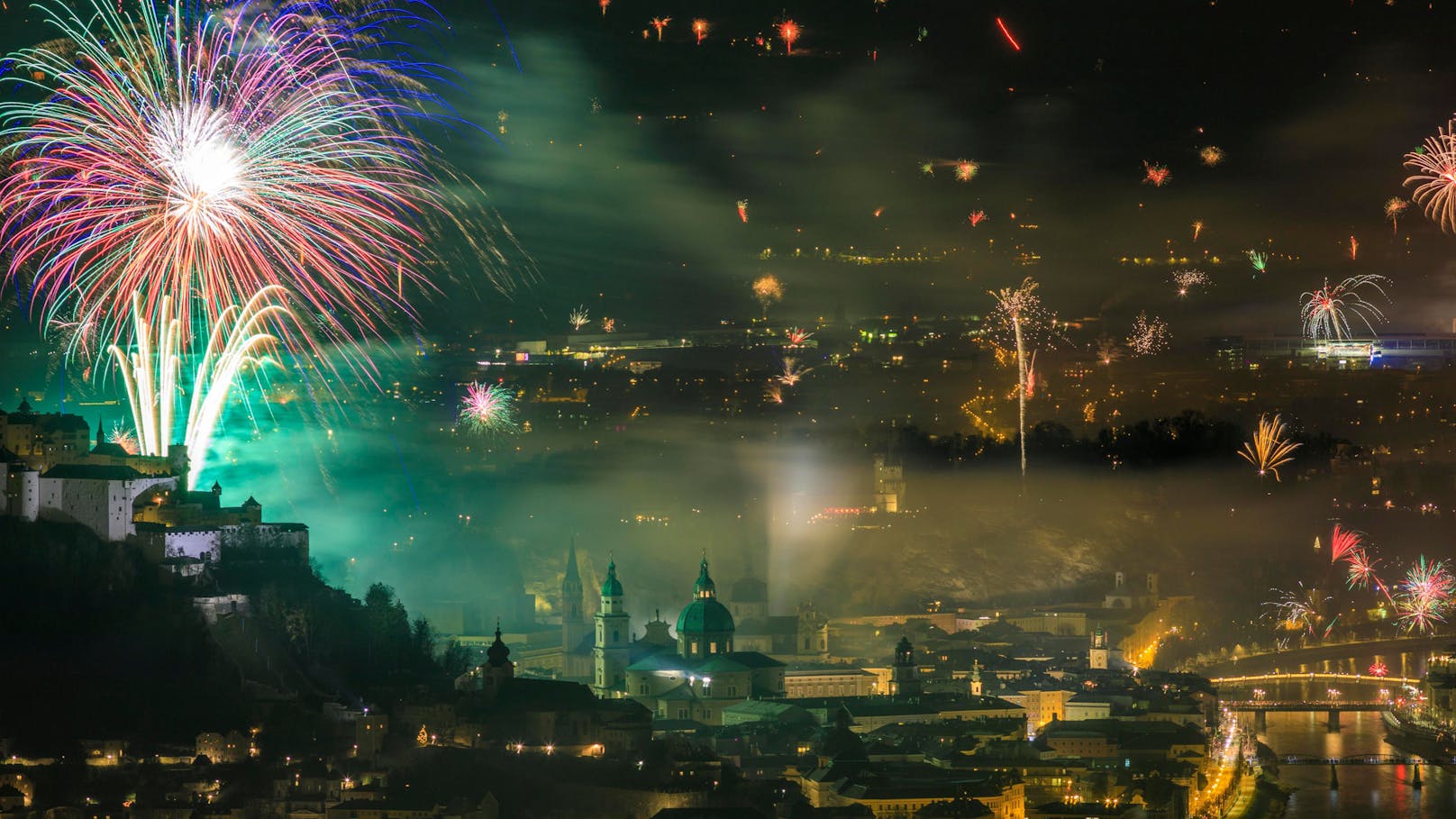 In der Stadt Salzburg fand das einzige offizielle Feuerwerk statt. In Wien war es verboten.