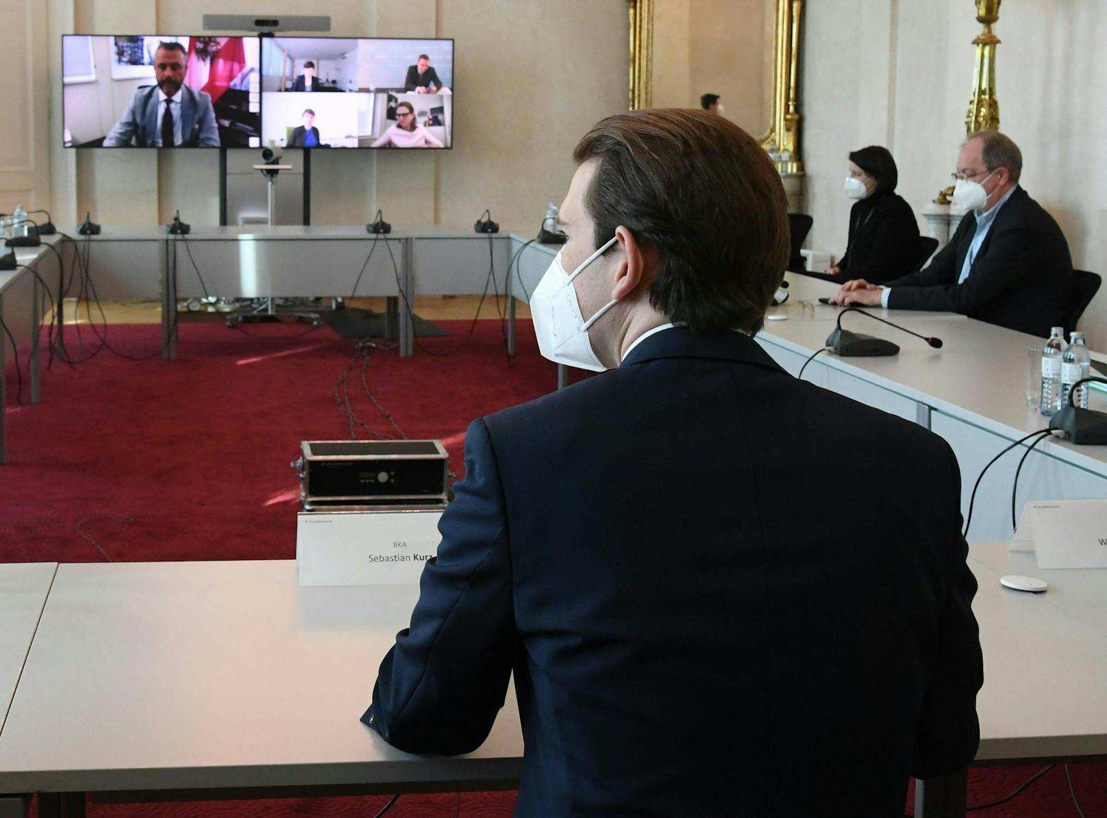 Vizekanzler Werner Kogler (Grüne), Bundeskanzler Sebastian Kurz (ÖVP) und Gesundheitsminister Rudolf Anschober (Grüne) am 1. Februar, anlässlich eines Treffens der Bundesregierung mit den Landeshauptleuten zum Thema Lockdown.
