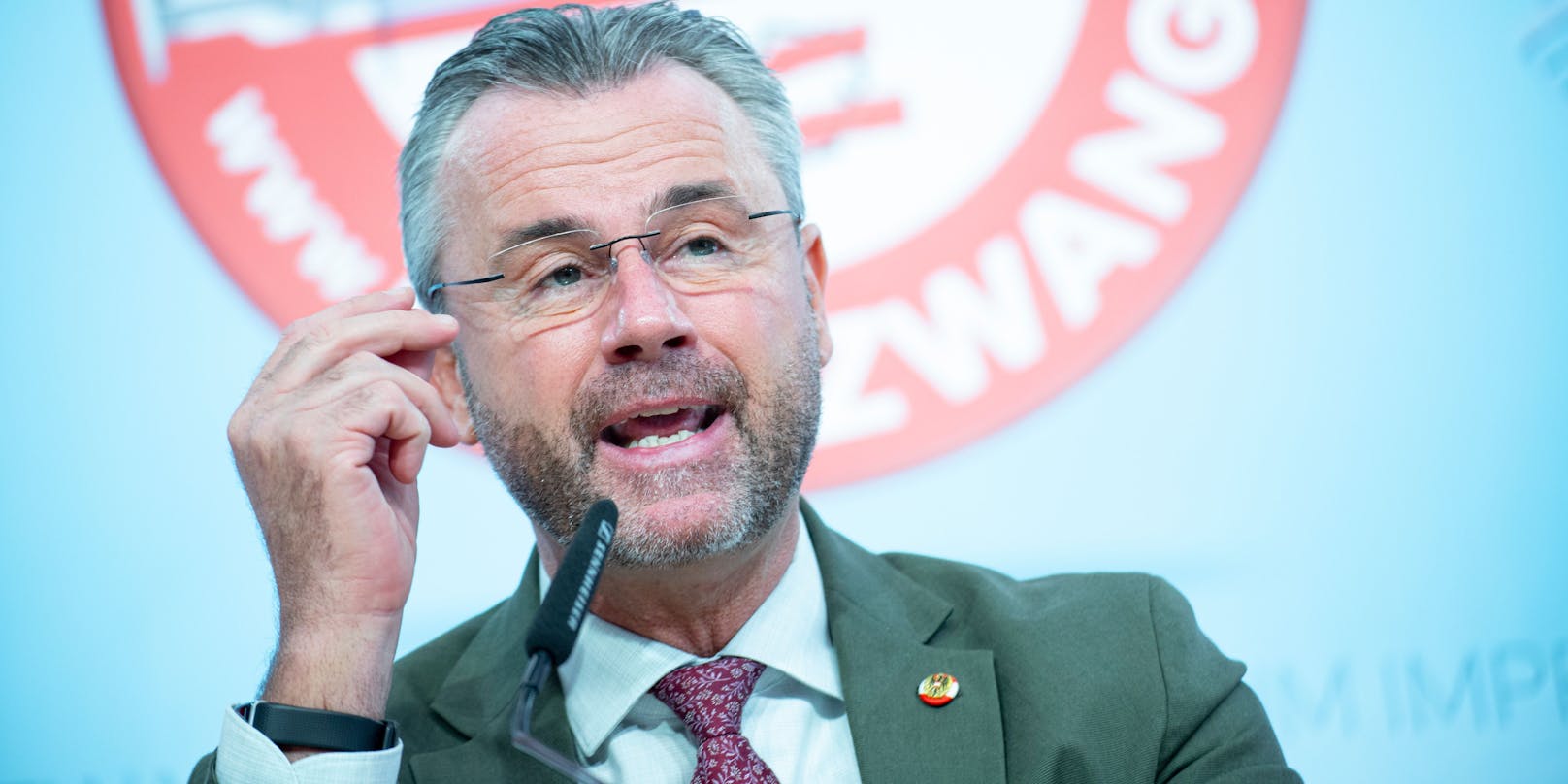 Norbert Hofer bei einer Pressekonferenz der FPÖ zur aktuellen Corona-Politik