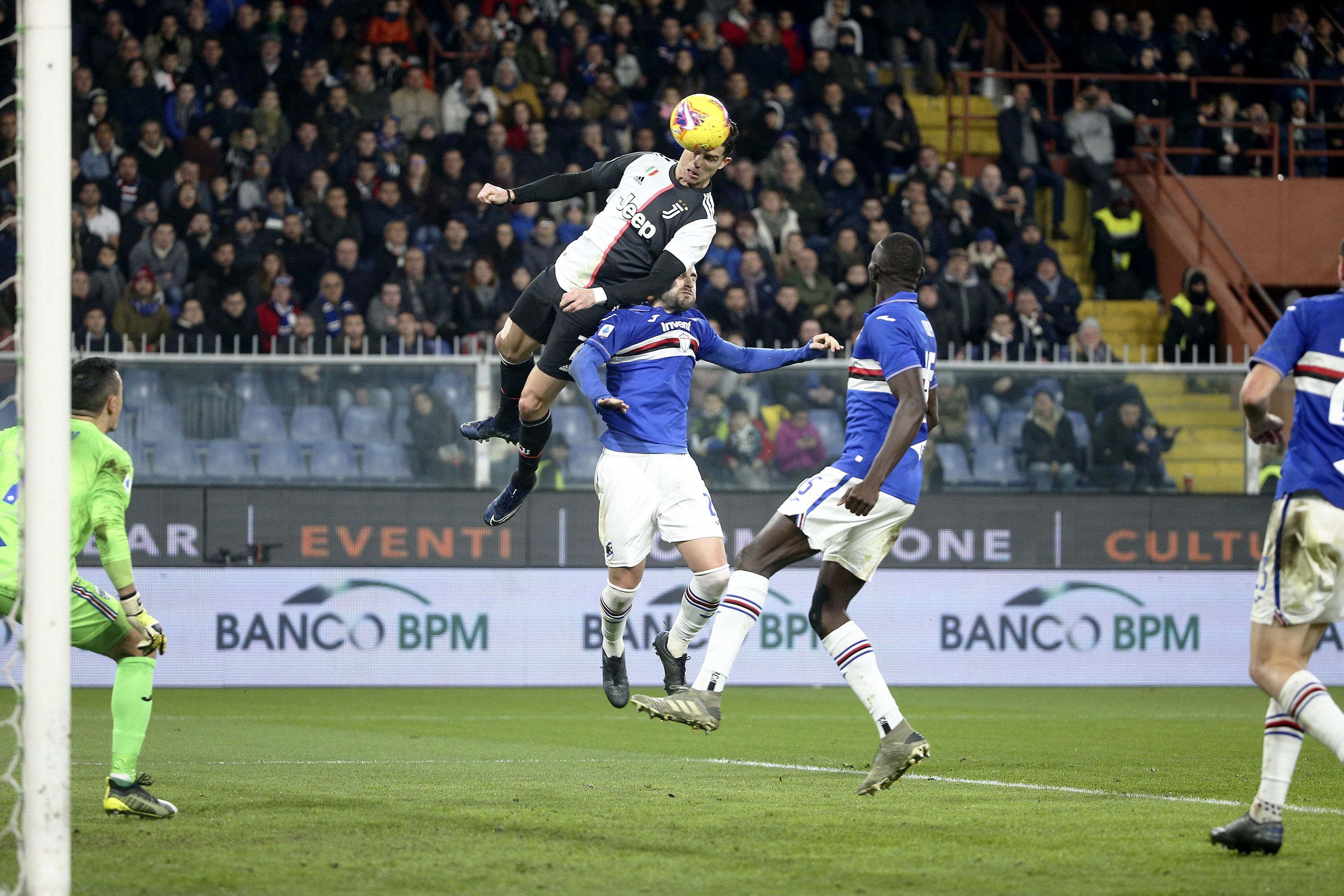 Cristiano Ronaldo mit seinem unglaublichen Kopfball gegen Sampdoria.