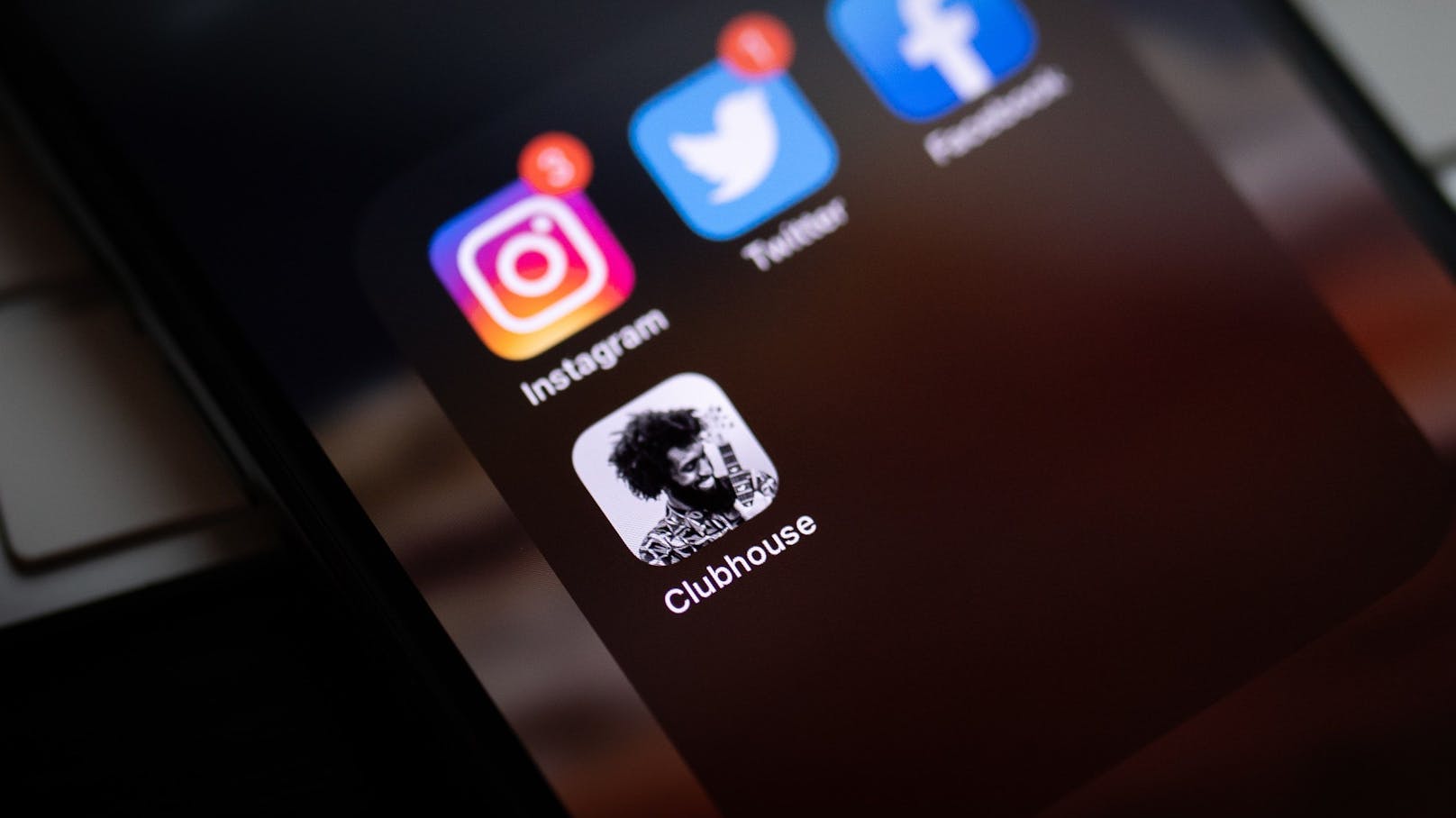 Clubhouse - eine Social Media App, die statt Fotos auf Live-Talks (ohne Video) setzt.
