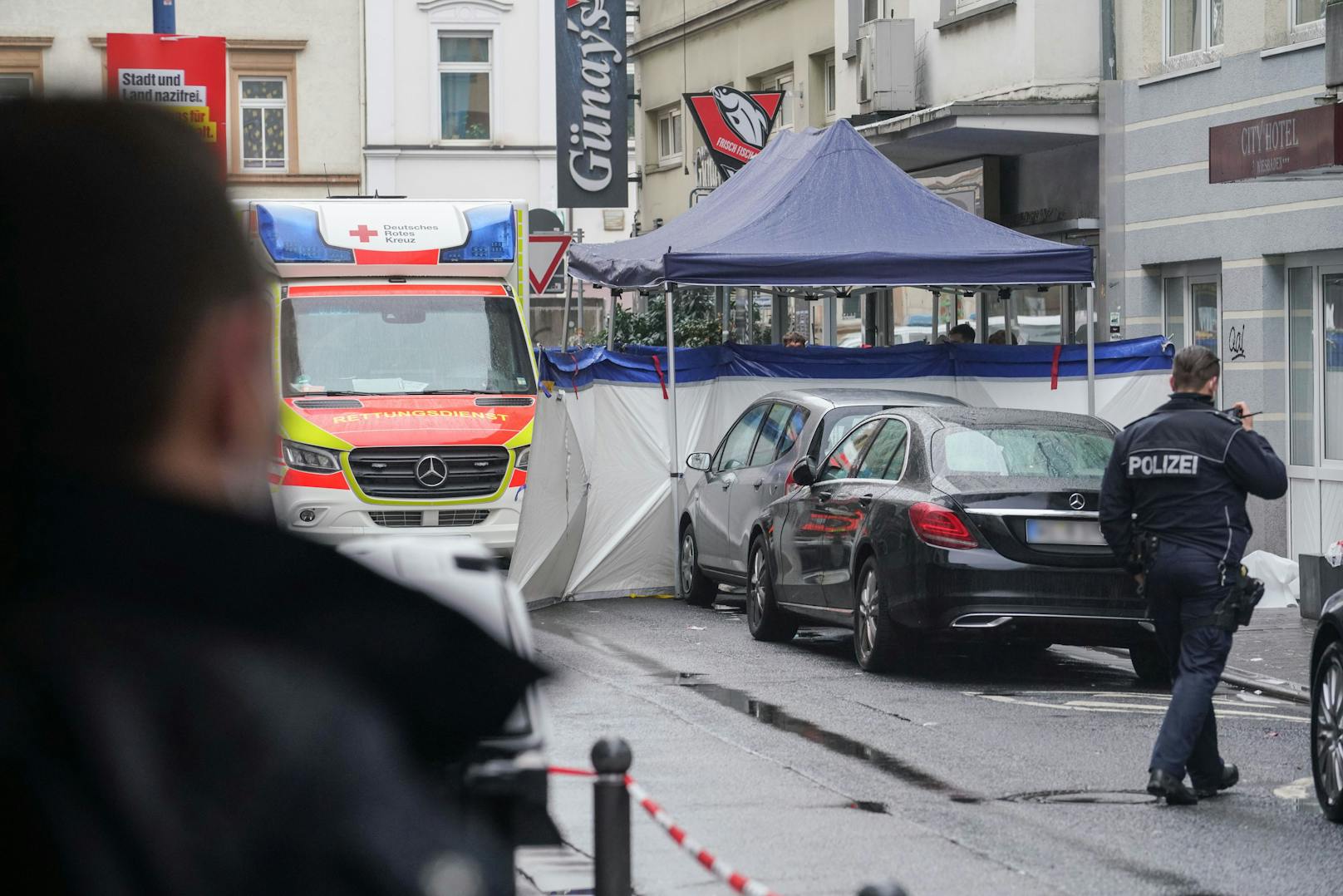 In Wiesbaden (D) ist es in der Nacht auf Montag zu einer Bluttat gekommen. Ein Mann erschoss seine ehemalige Lebensgefährtin.