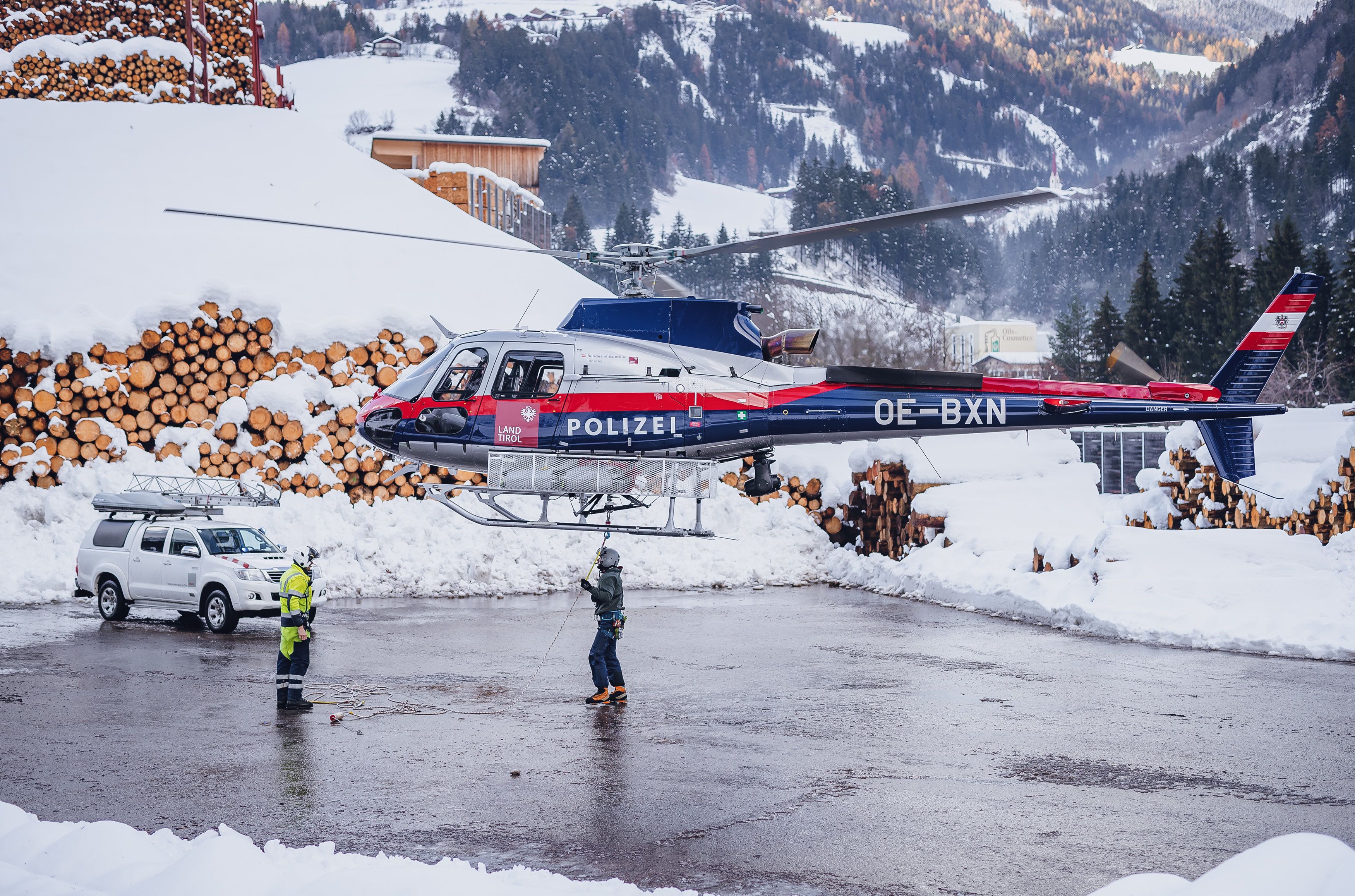 Auch Hubschrauber waren bei der Suchaktion im Einsatz,