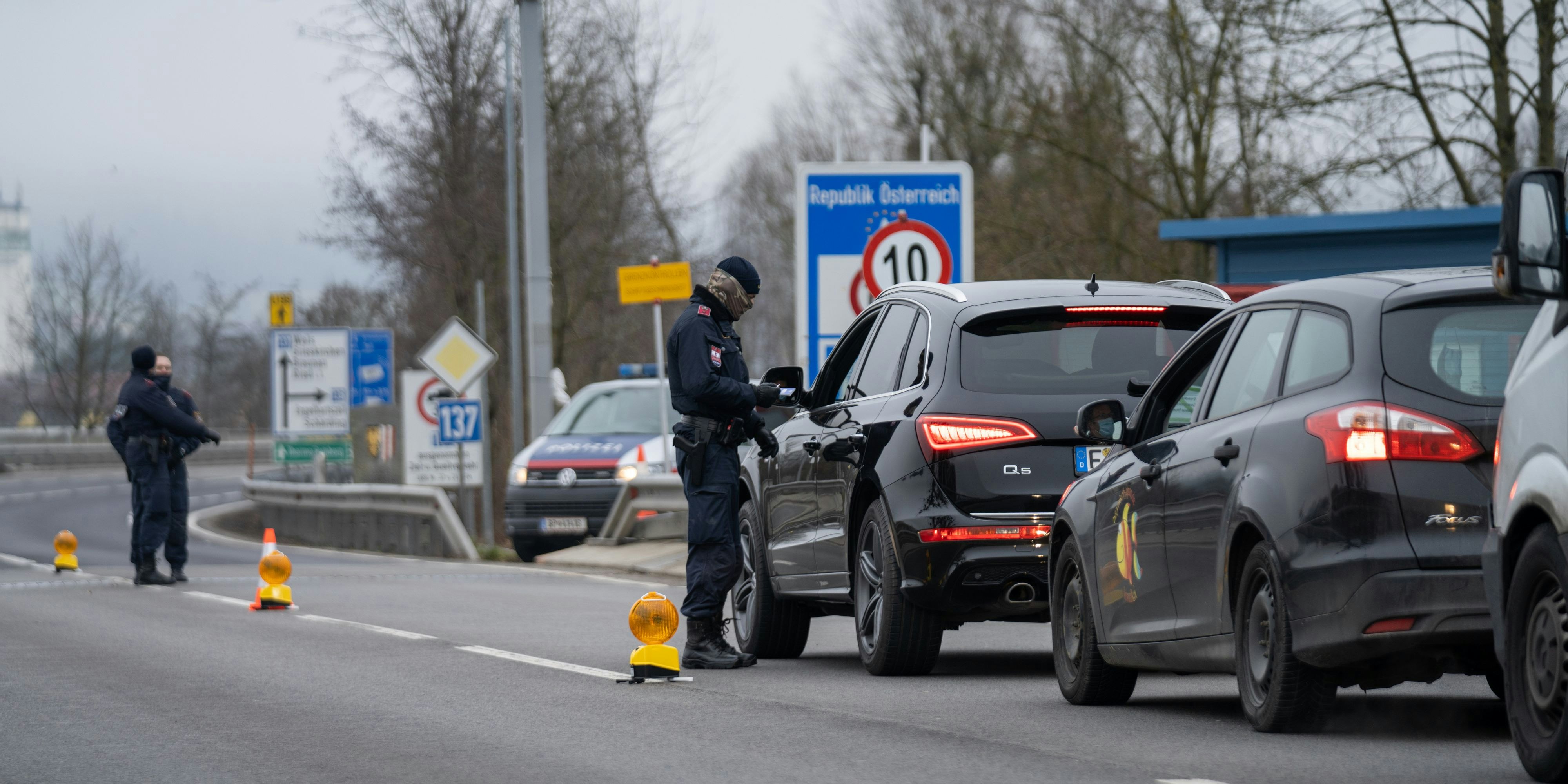 Scharfe Kontrollen - hier bei Passau an der österreichisch-deutschen Grenze (Archivkontrollen)