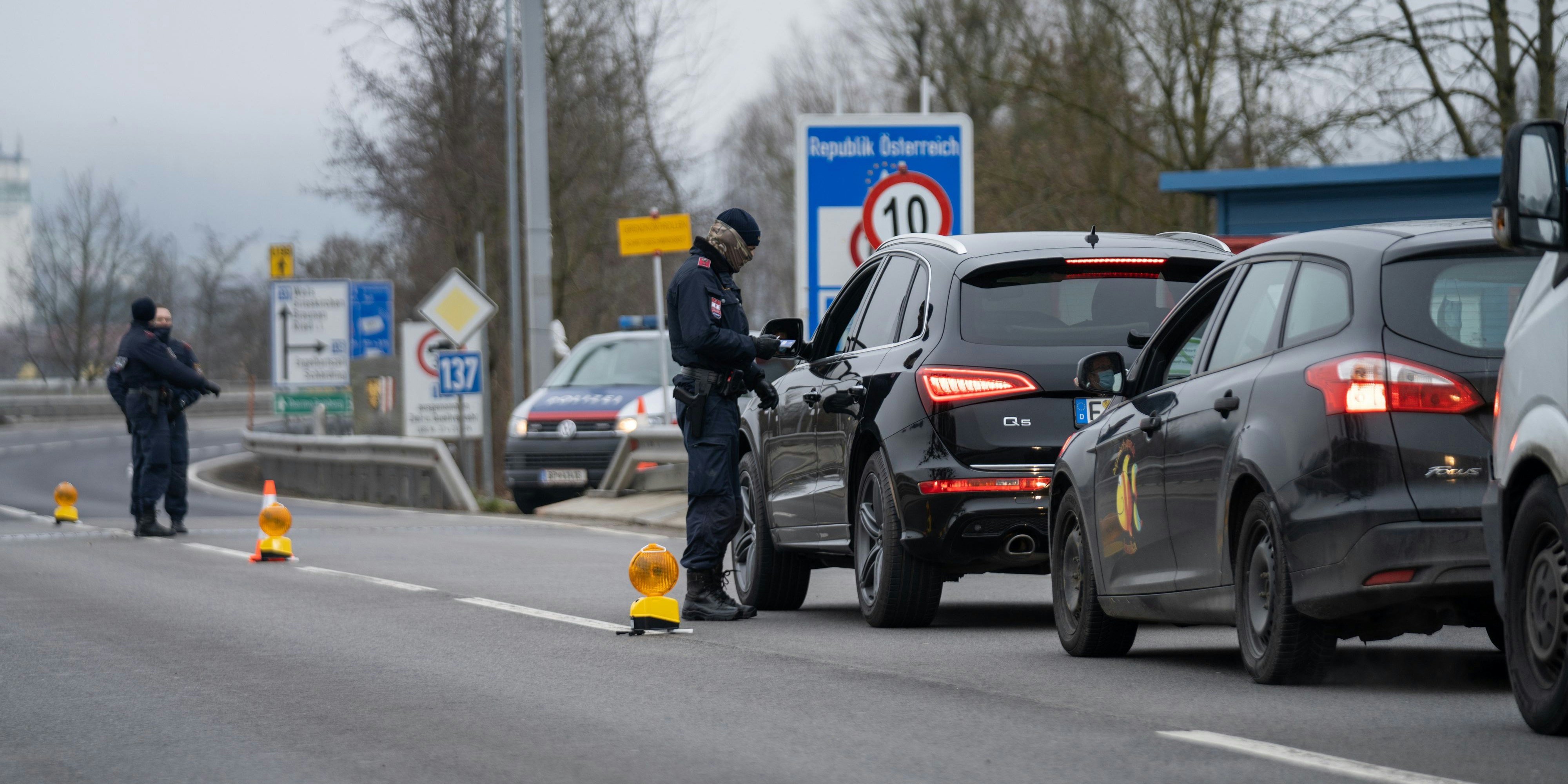 Scharfe Kontrollen - hier bei Passau an der österreichisch-deutschen Grenze (Archivkontrollen)