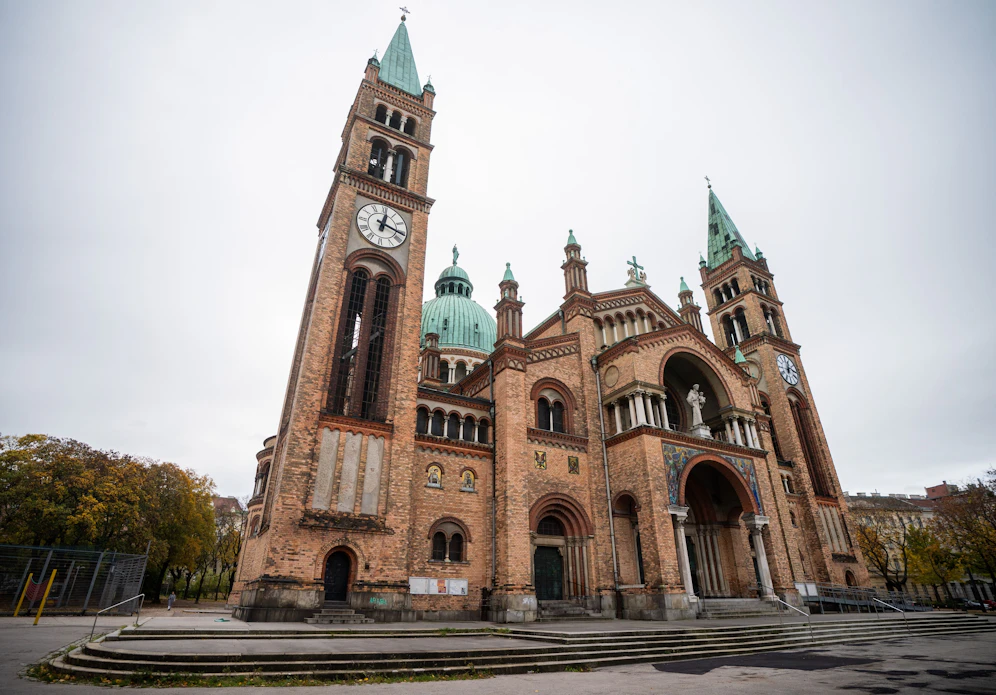0 Jugendliche sollen Donnerstagabend in die katholische Kirche St. Anton von Padua in Wien-Favoriten eingedrungen sein und dort randaliert haben.