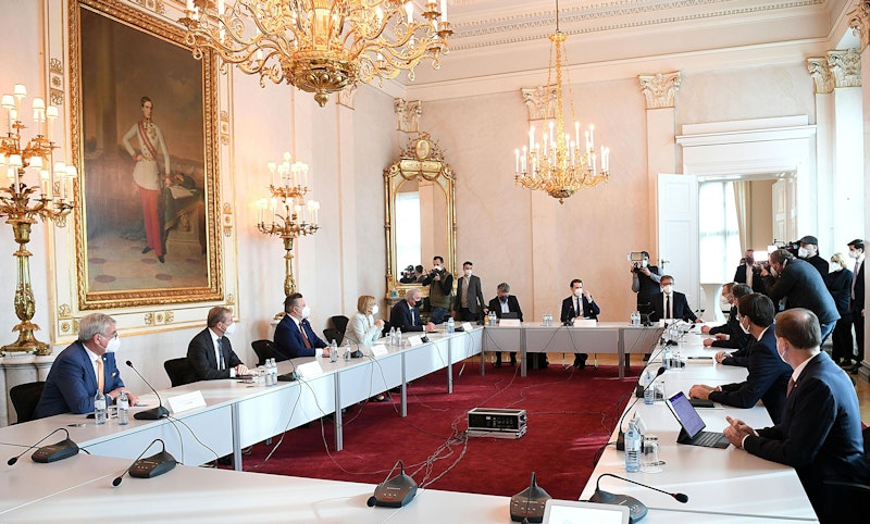 Vizekanzler Werner Kogler (Grüne), Bundeskanzler Sebastian Kurz (ÖVP) und Gesundheitsminister Rudolf Anschober (Grüne) am 1. Februar, anlässlich eines Treffens der Bundesregierung mit den Landeshauptleuten zum Thema Lockdown.