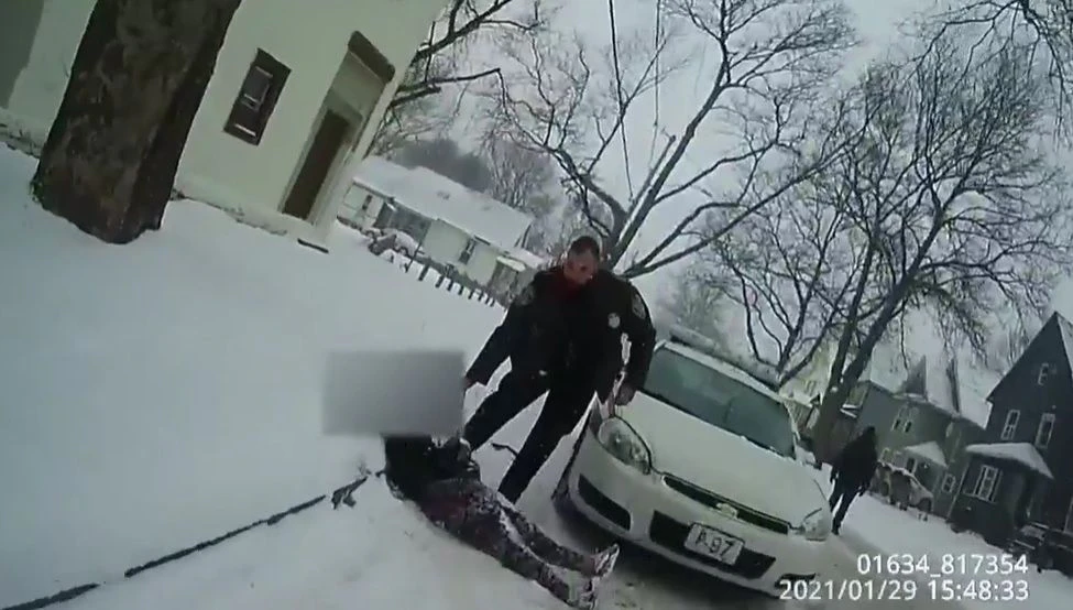In Rochester (US-Bundesstaat New York) setzten Polizeibeamte Pfefferspray gegen ein 9-jähriges Mädchen ein. 