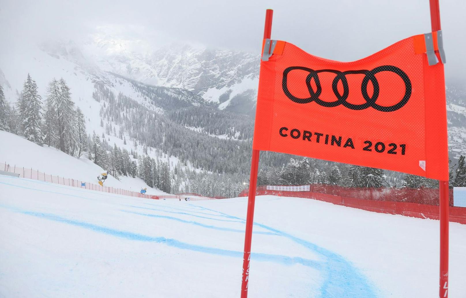 Nebel verhinderte den Damen-Super-G in Cortina. 