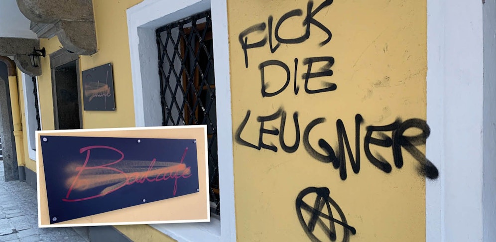 Unbekannte haben die Außenfassade des Badcafes von Inhaberin Alexandra Pervulesko beschmiert.