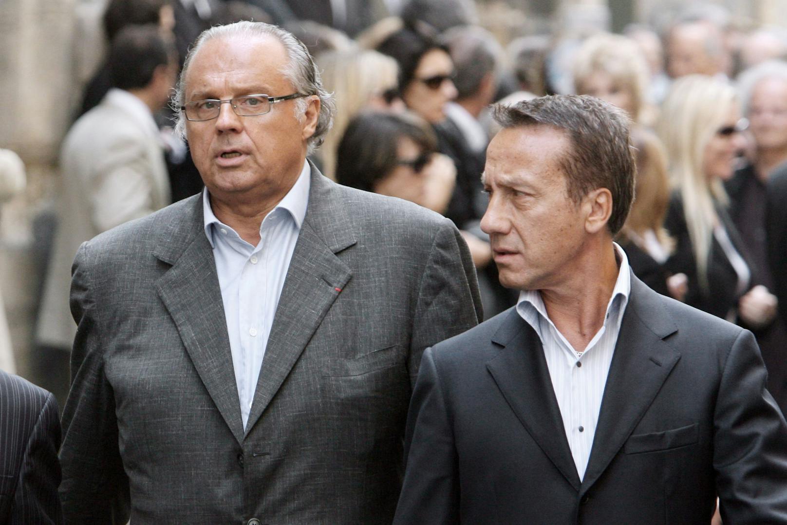Die Pariser Staatsanwaltschaft eröffnete diese Woche zudem vorläufige Ermittlungen gegen den Fernsehproduzenten Gérard Louvin&nbsp; (li. )und seinen Mann.&nbsp;