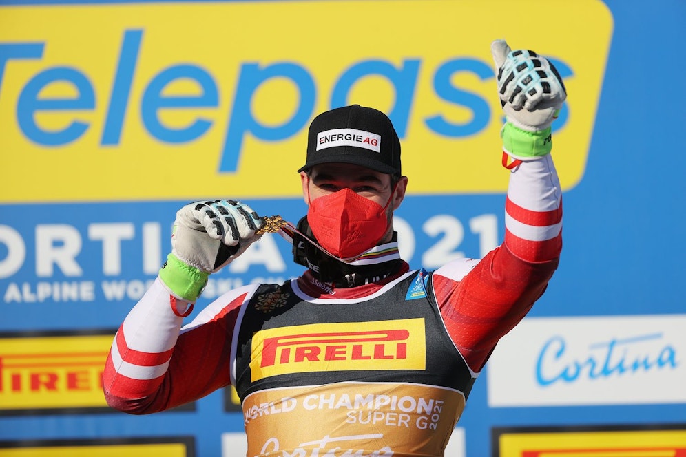 Vincent Kriechmayr jubelt über die WM-Goldmedaille. 