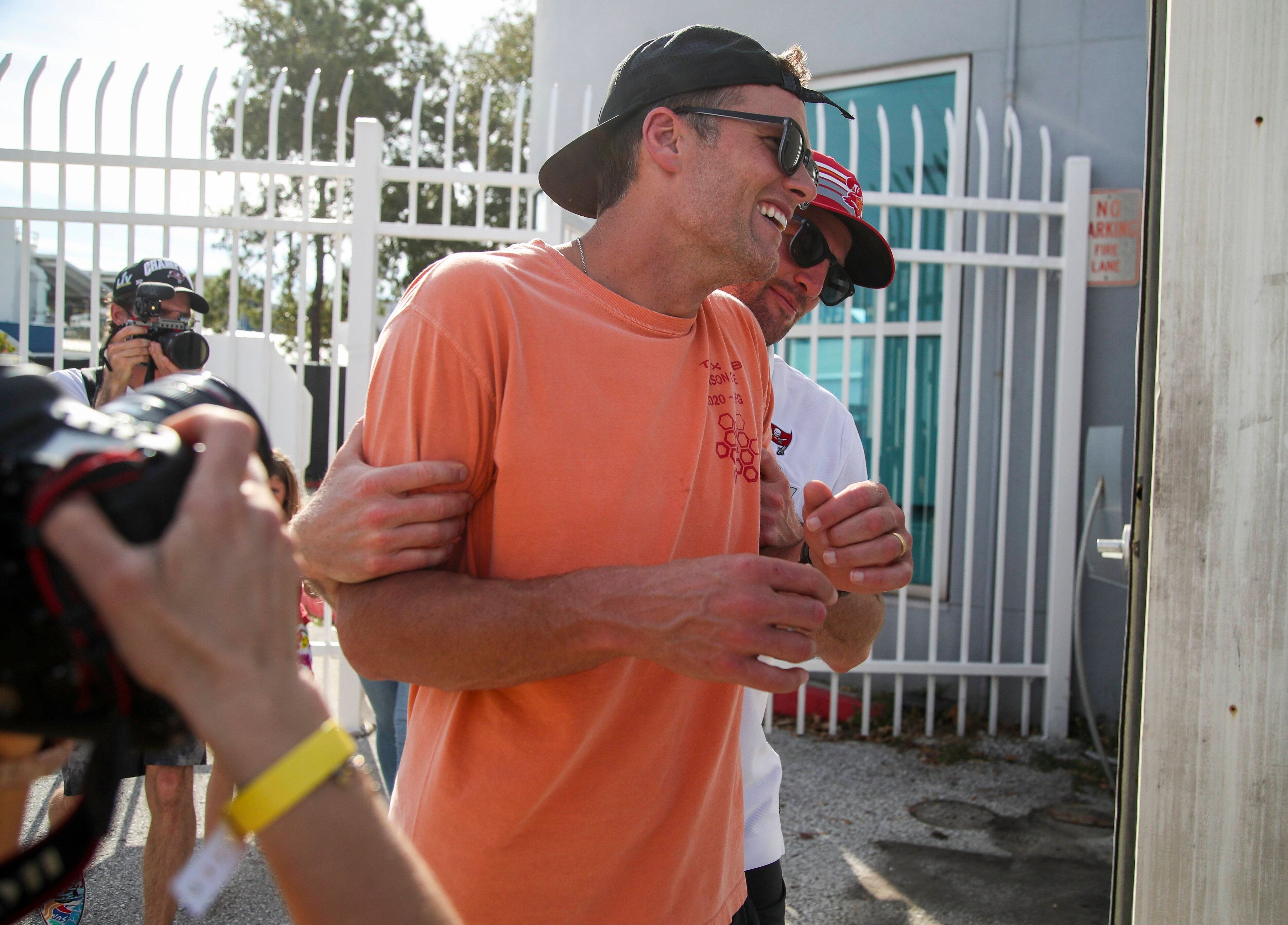 Tom Brady schaute bei der Super-Bowl-Parade zu tief ins Glas. 