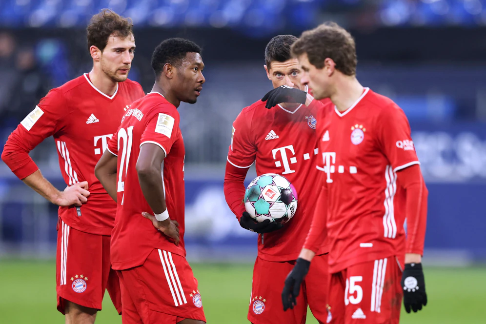 Thomas Müller (rechts) muss von seinen Teamkollegen isoliert werden.