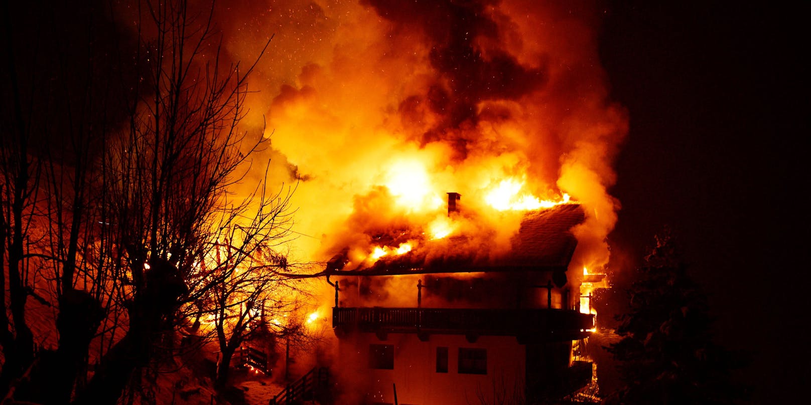 Großbrand eines Bauernhauses am Weerberg.
