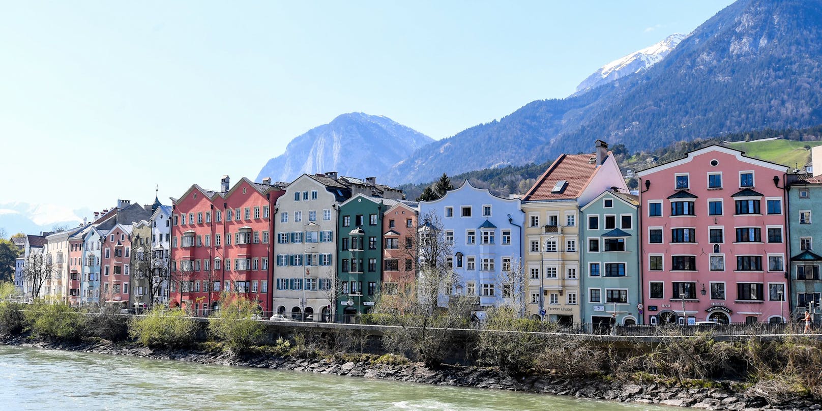 Blick auf Innsbruck: Die Stadt ist besonders bei Studenten beliebt. 20 feierten illegal eine Coronaparty in der Nacht auf Donnerstag.