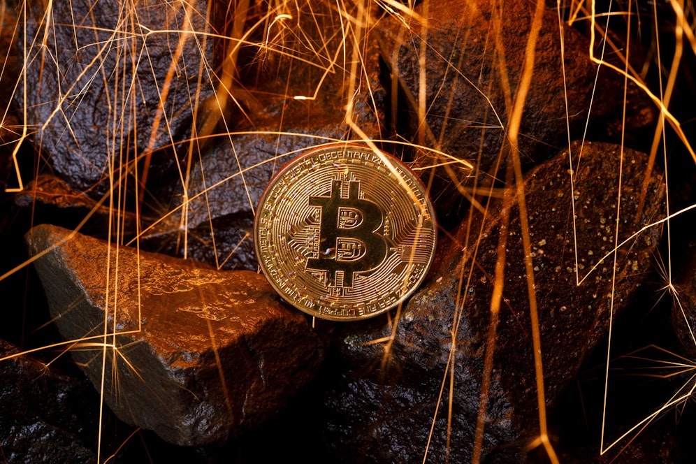 Erst vor wenigen Tagen hat Tesla 1,5 Milliarden Dollar in die Kryptowährung Bitcoin investiert. Nun will auch Mastercard auf den Zug aufspringen.