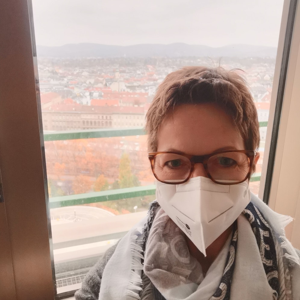 Hannelore ist krank, wünscht sich eine rasche Impfung.