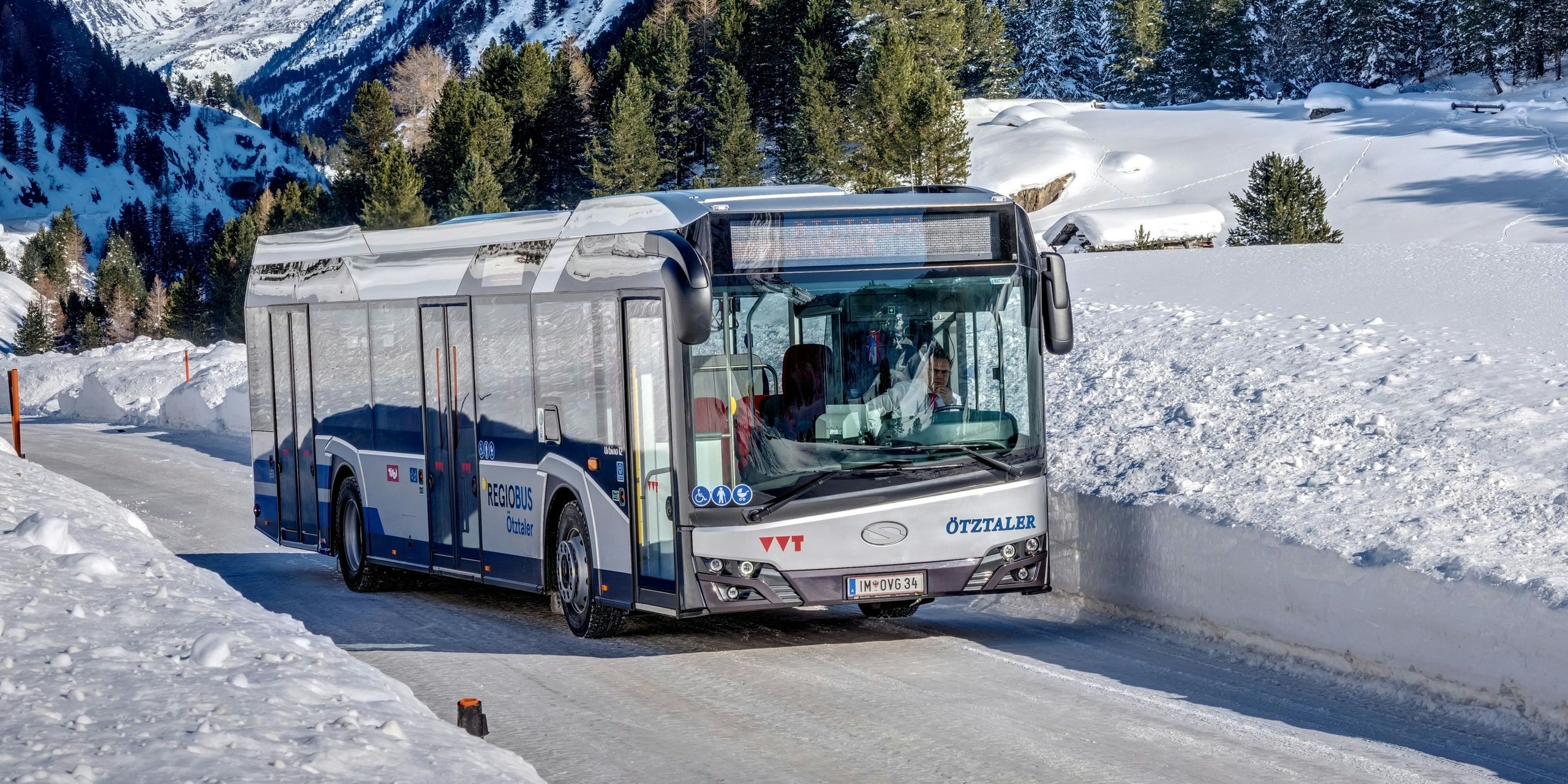 Ein Linienbus erfasste den Pensionisten frontal und fügte ihm Verletzungen unbestimmten Grades zu.