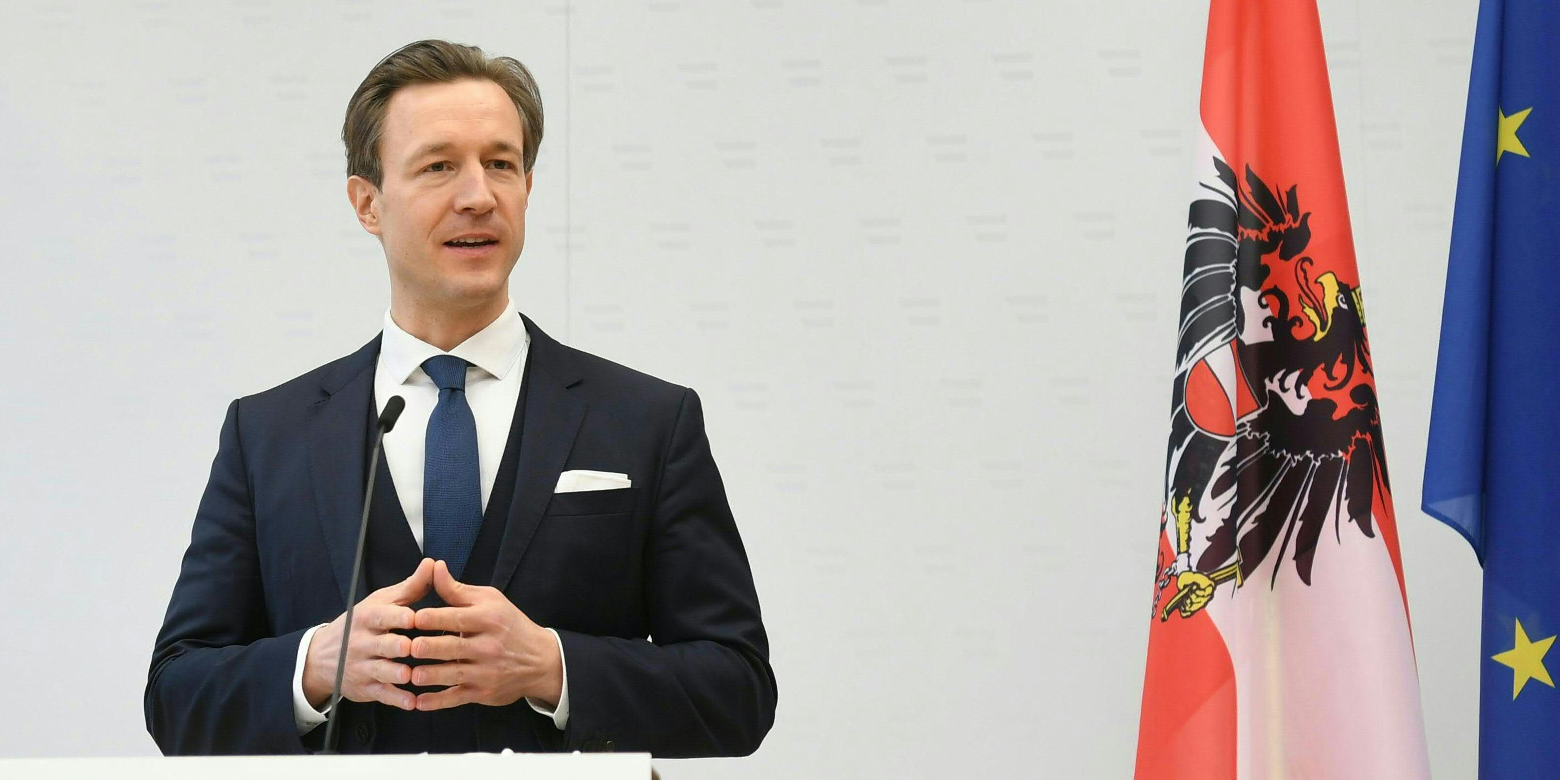 Finanzminister Blümel bei der Pressekonferenz am Freitag, 12.02.2021.