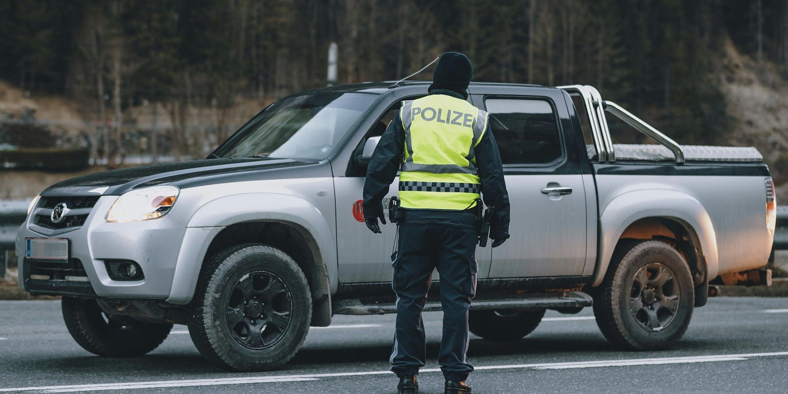 Eine&nbsp;Streifenbesatzung der Autobahnpolizei Anif konnte den 21-Jährigen anhalten (Symbolfoto)
