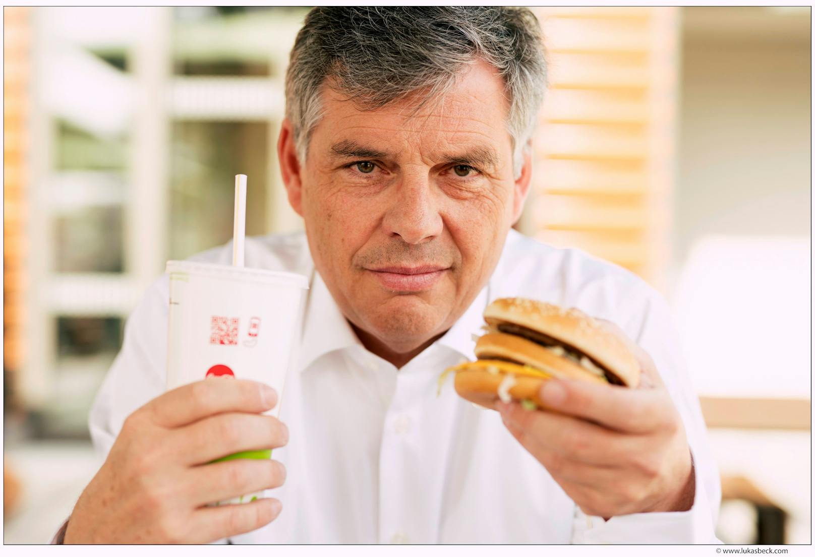 Harald Sükar nahm mit Burger, Pizza und Kebab 10 Kilo in 40 Tagen ab. Seine Diät-Methode veröffentlichte er jetzt in dem "Fast Food Diät".