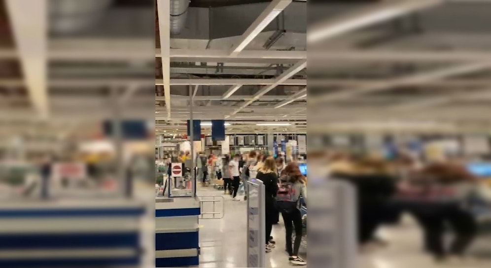 Lange Warteschlangen beim Ikea