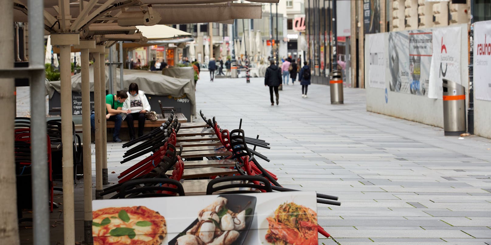 Blick in die Wiener Innenstadt: Die Gastronomie ist zu, will aber öffnen. Unklar ist, wann es soweit sein wird.