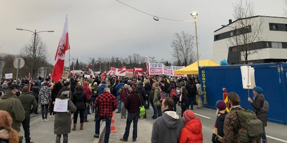 Die letzte Corona-Demo an der Grenze zwischen Salzburg und Freilassing.