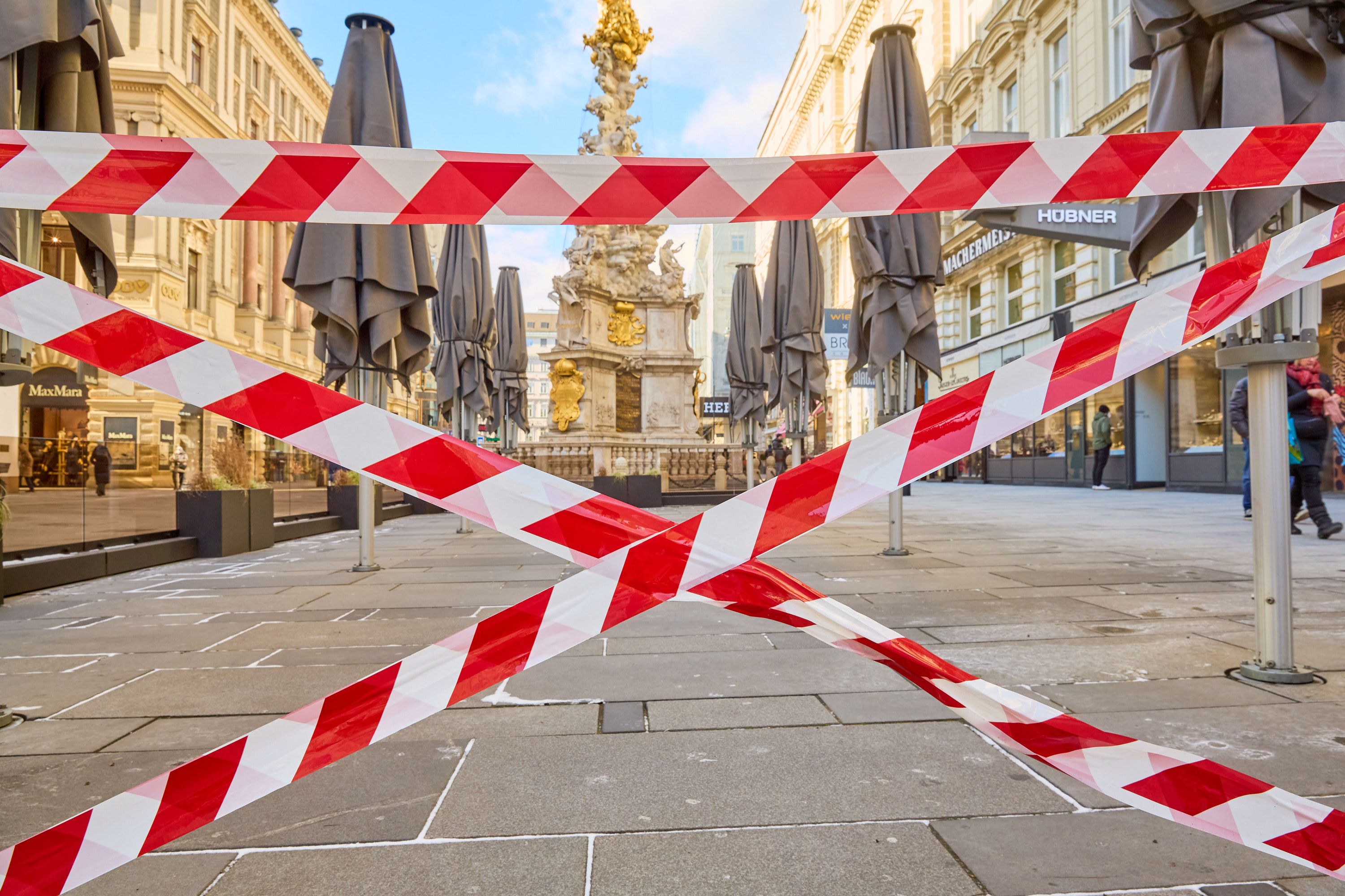 Wie hier Am Graben in der Wiener Innenstadt bleibt die gesamte Gastronomie weiterhin geschlossen auch wenn der Handel wieder aufgesperrt hat
