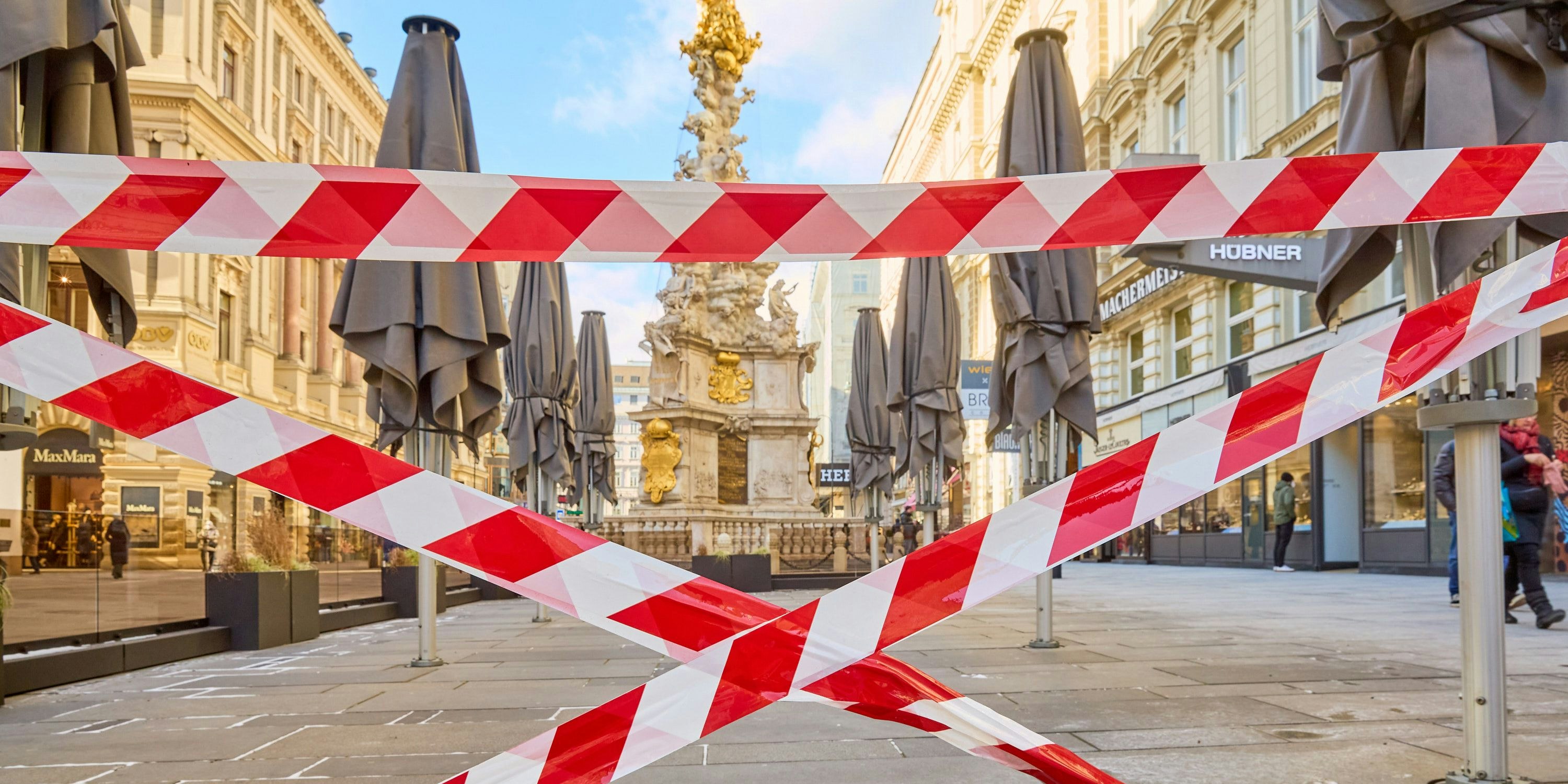 Wie hier Am Graben in der Wiener Innenstadt bleibt die gesamte Gastronomie weiterhin geschlossen auch wenn der Handel wieder aufgesperrt hat