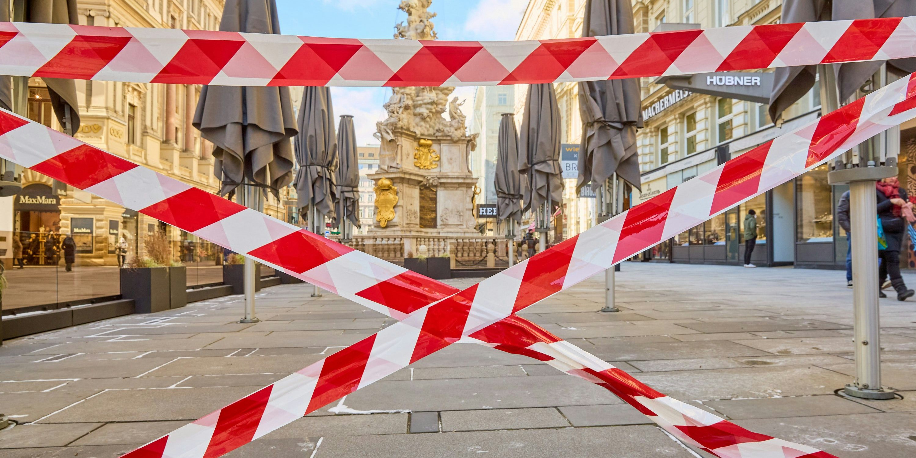Wie hier Am Graben in der Wiener Innenstadt bleibt die gesamte Gastronomie weiterhin geschlossen auch wenn der Handel wieder aufgesperrt hat