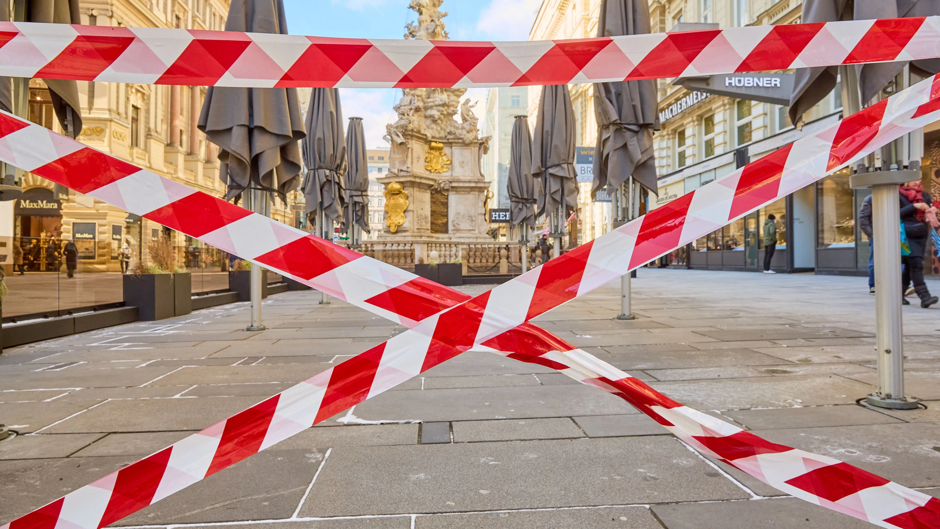 Wie hier Am Graben in der Wiener Innenstadt bleibt die gesamte Gastronomie weiterhin geschlossen auch wenn der Handel wieder aufgesperrt hat