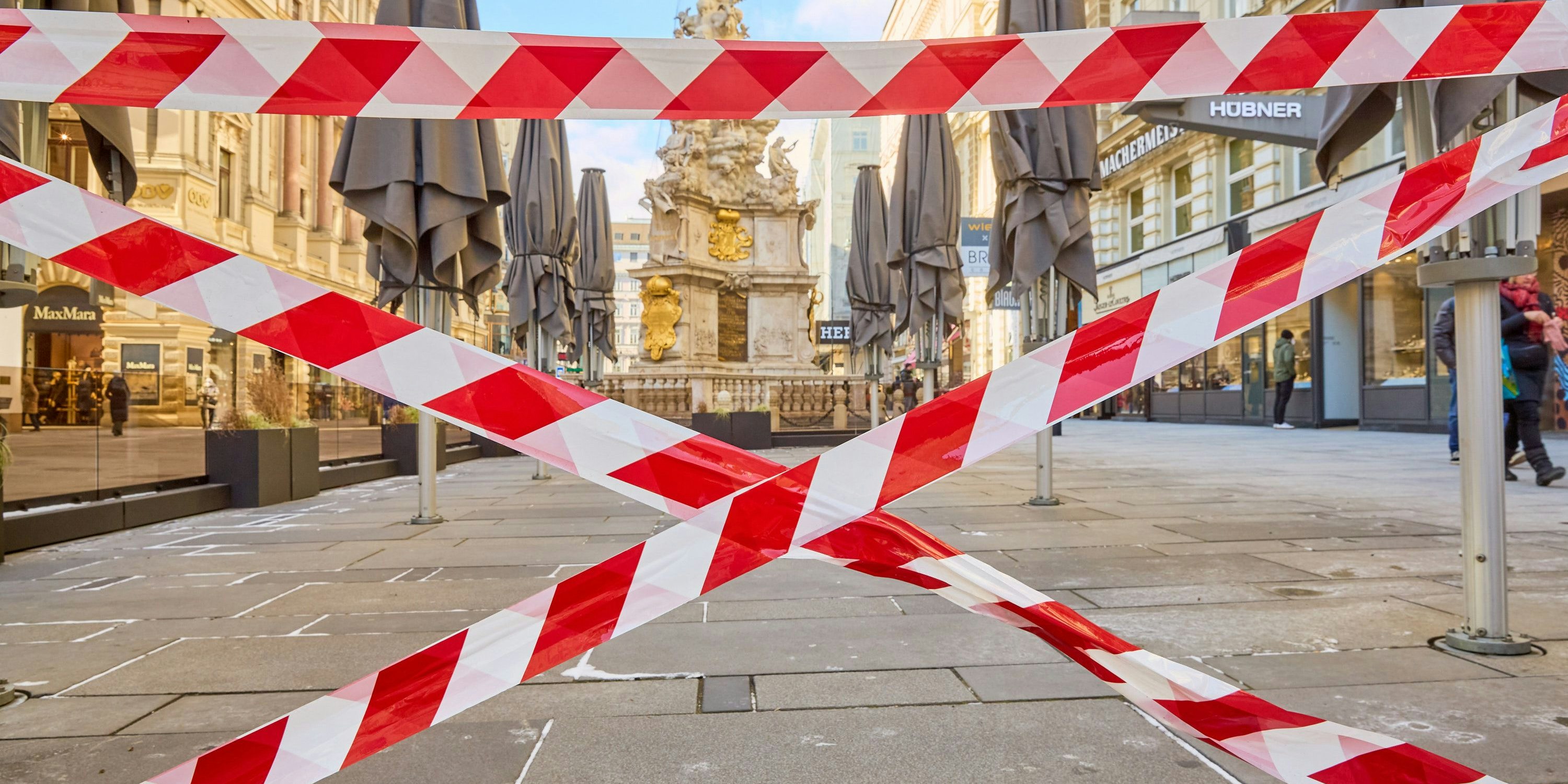 Wie hier Am Graben in der Wiener Innenstadt bleibt die gesamte Gastronomie weiterhin geschlossen auch wenn der Handel wieder aufgesperrt hat