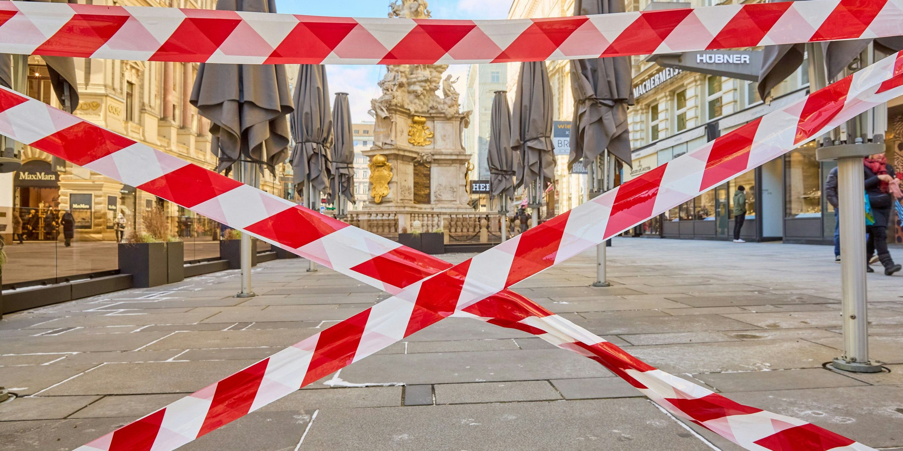 Wie hier Am Graben in der Wiener Innenstadt bleibt die gesamte Gastronomie weiterhin geschlossen auch wenn der Handel wieder aufgesperrt hat