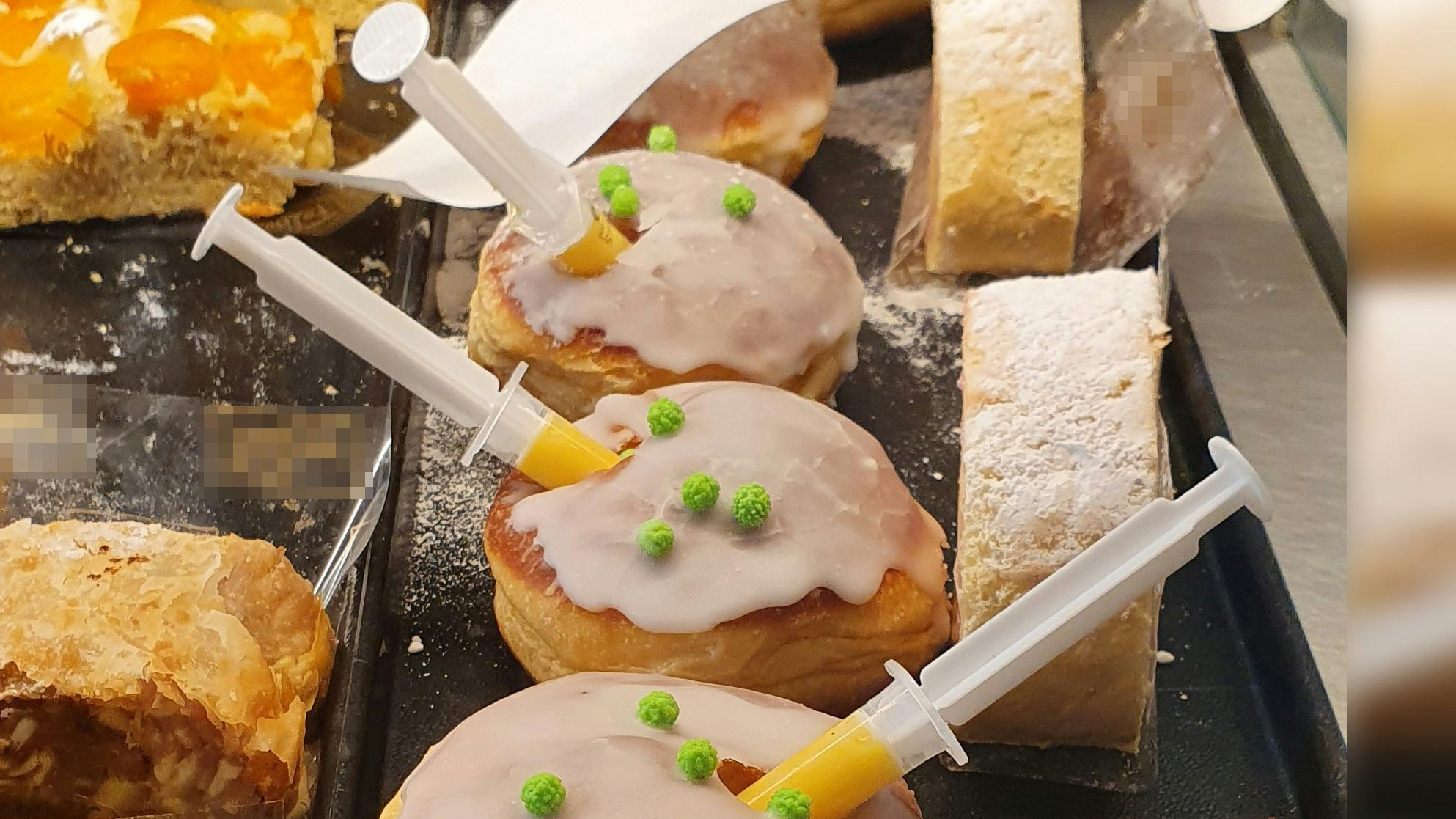 "Booster-Krapfen" mit Eierlikör-Spritze