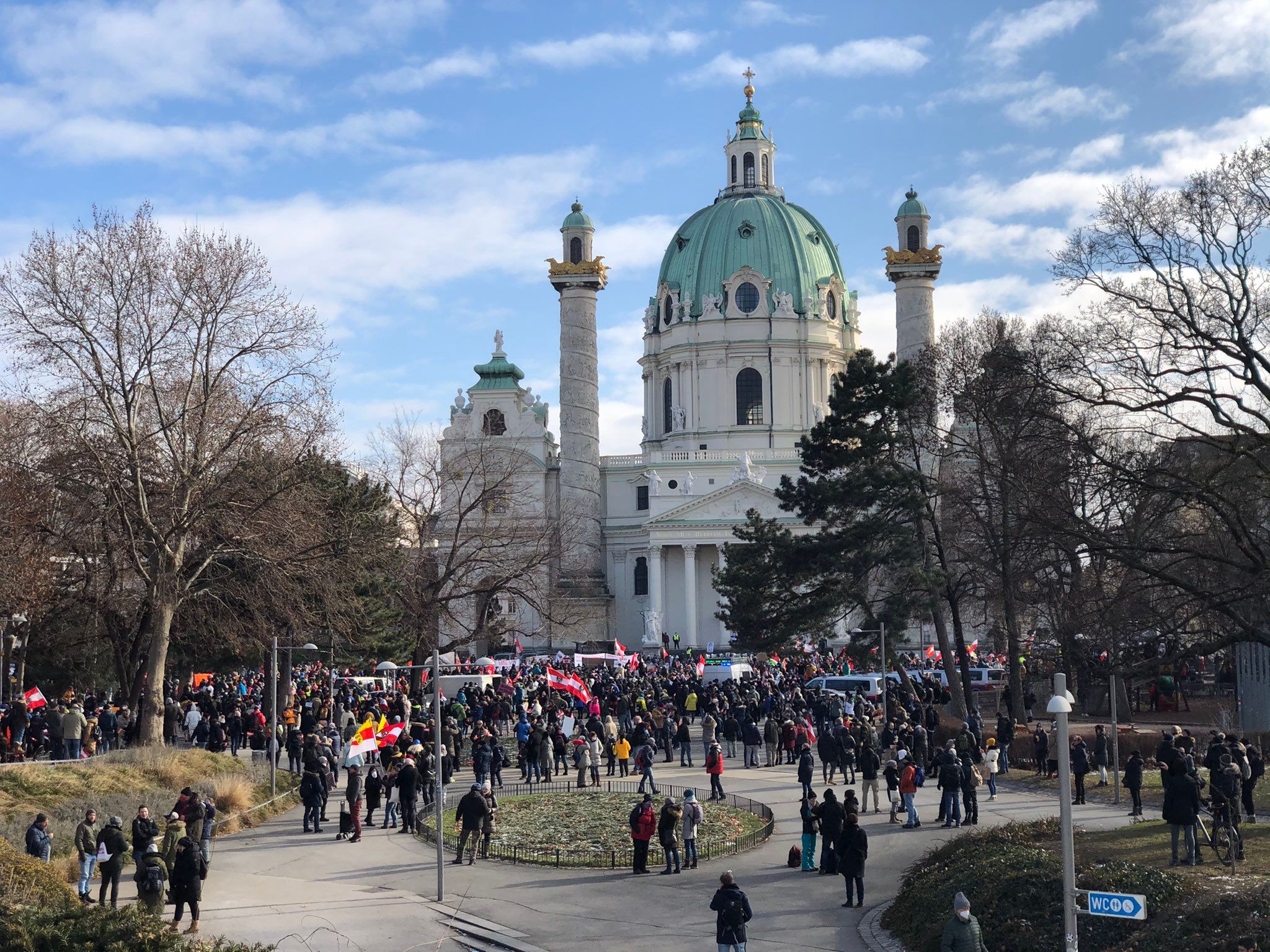 Corona-Demo am Karlsplatz