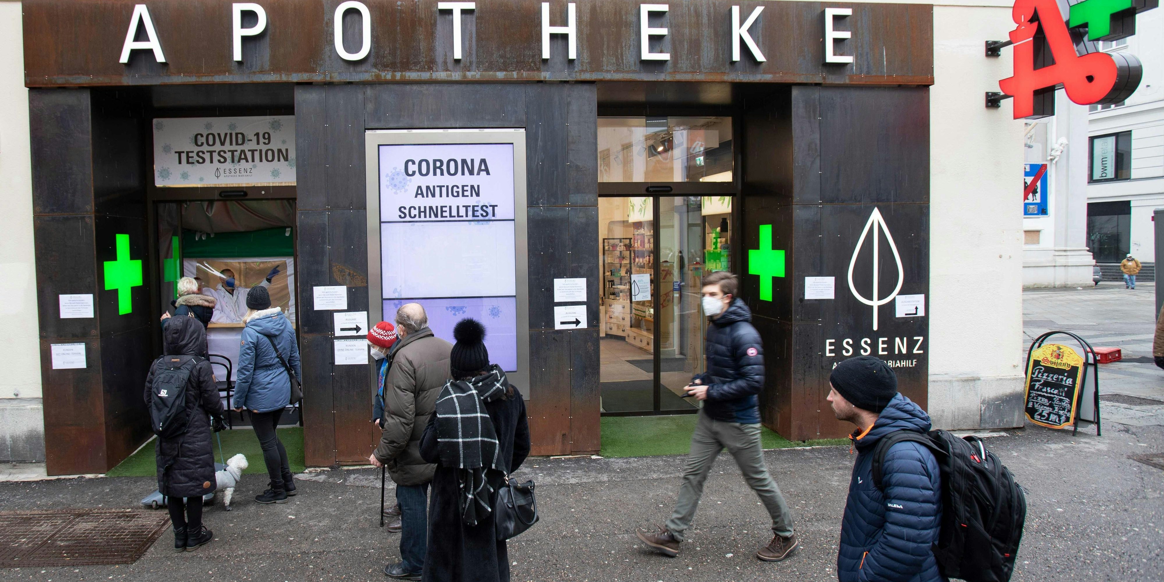 Die gratis Selbsttests werden ab 1. März in den Apotheken ausgegeben.