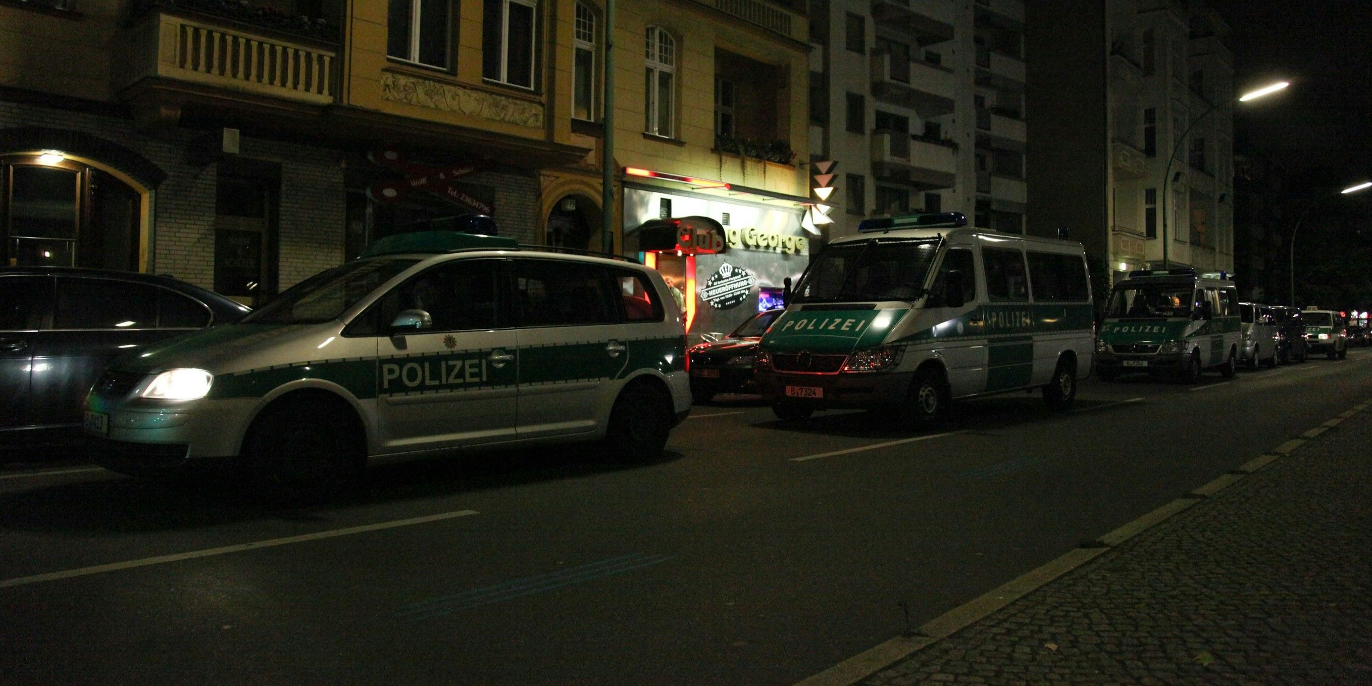 Die Polizei sprengte die Party in dem Swingerclub.