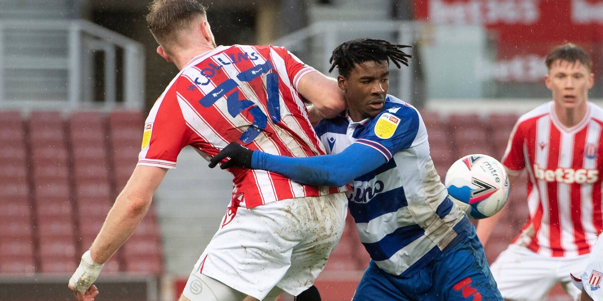 Omar Richards im Reading-Trikot 