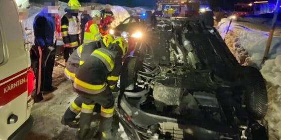Die Frau musste aus dem Auto befreit werden.