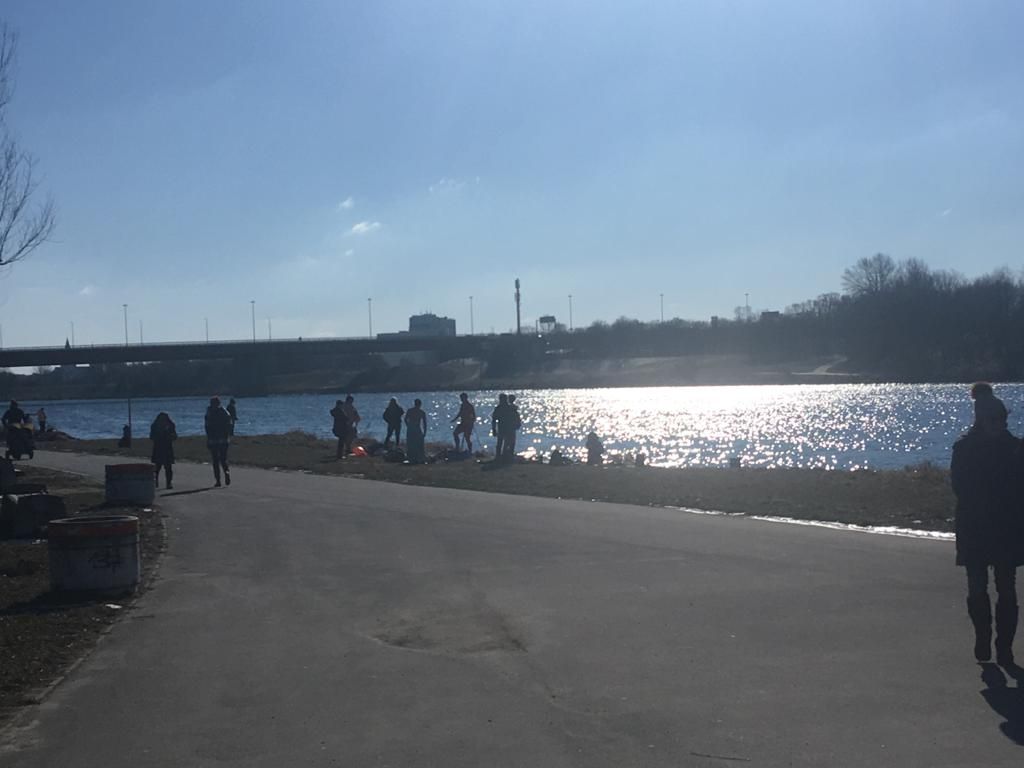 Das schöne Wetter lockte wohl einige Wiener ins kühle Nass.