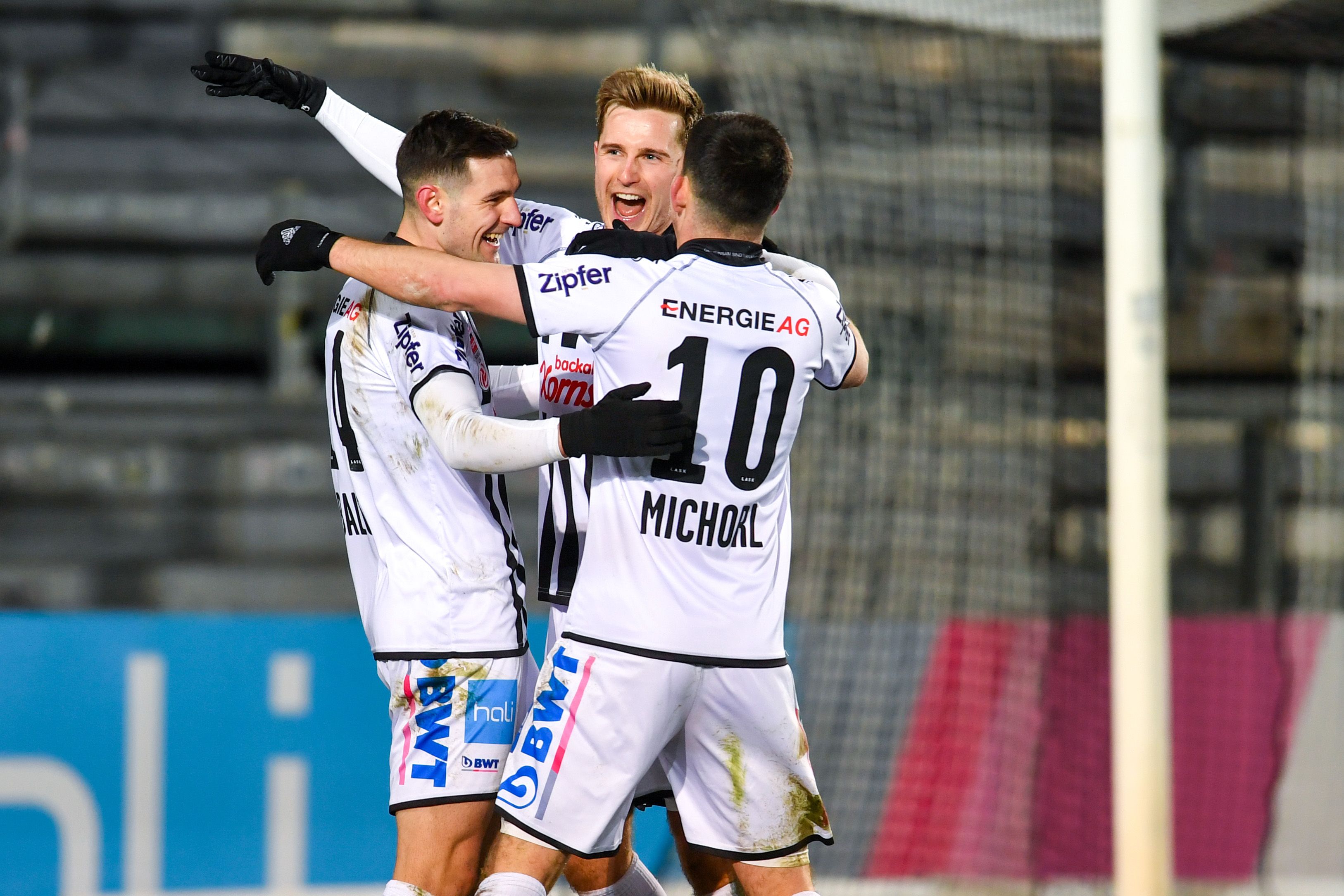 2:0! LASK Verdrängt Sturm Graz Von Rang Drei - Fussball | Heute.at