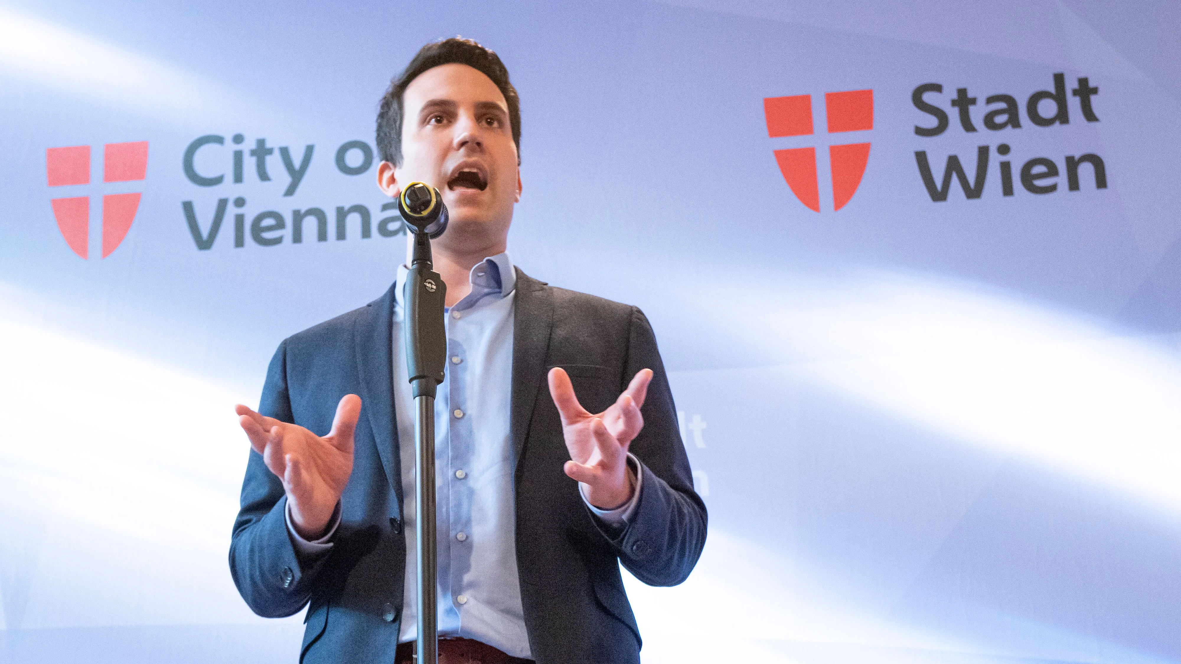 Der Wiener Vizebürgermeister Christoph Wiederkehr (NEOS) bei einer Pressekonferenz