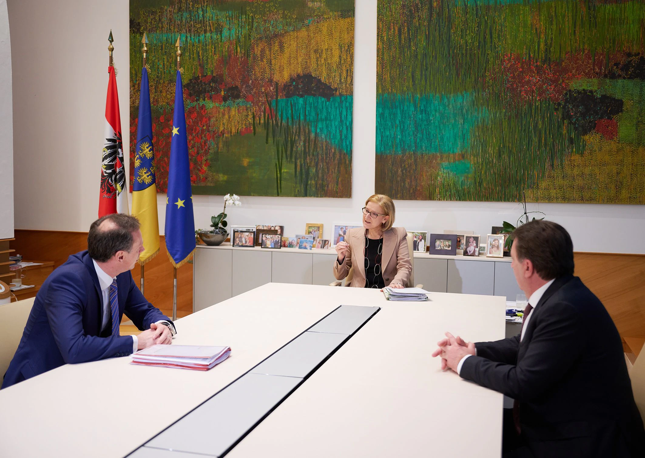  Landeshauptfrau Johanna Mikl-Leitner (m.) mit Landesrat Jochen Danninger (l.) und WKNÖ-Präsident Wolfgang Ecker (r.).