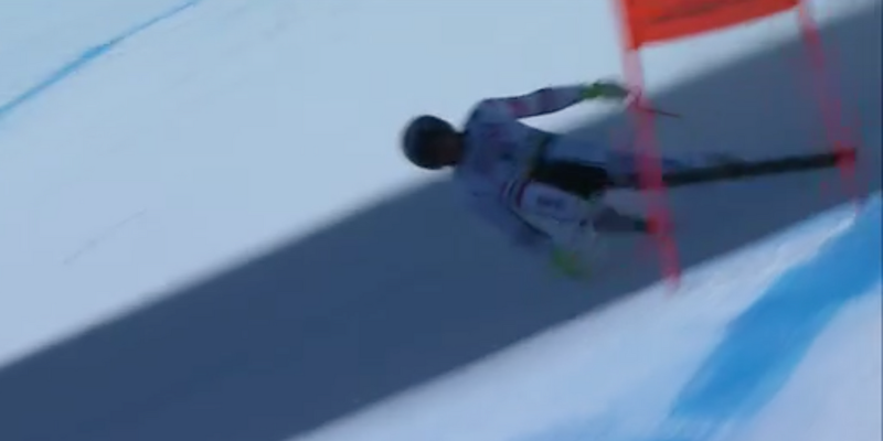 Maxence Muzaton schlägt unfreiwillig eine Pirouette. Spektakulär rettet er sich vor einem schlimmen Sturz.