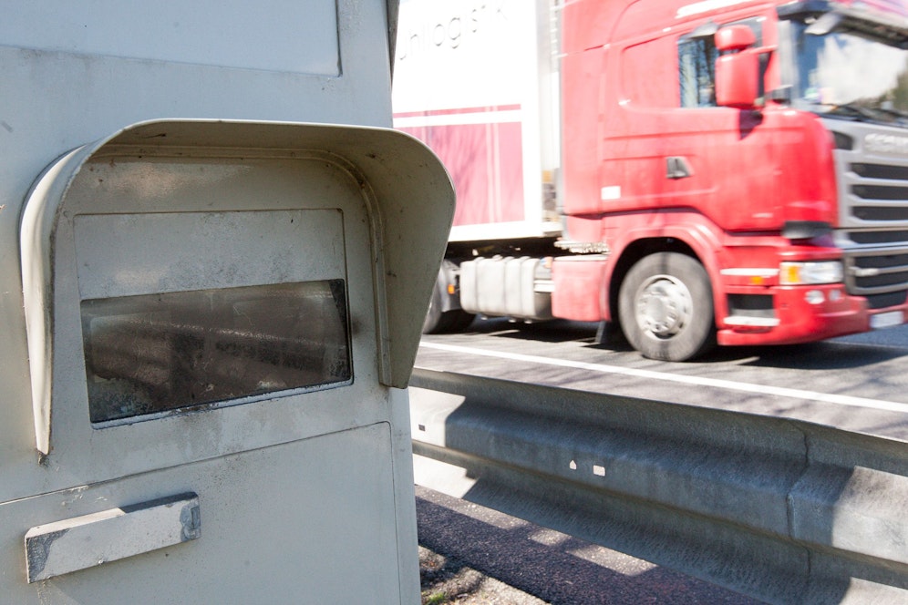 Archivbild einer klassischen Radarbox auf der Inntal Autobahn