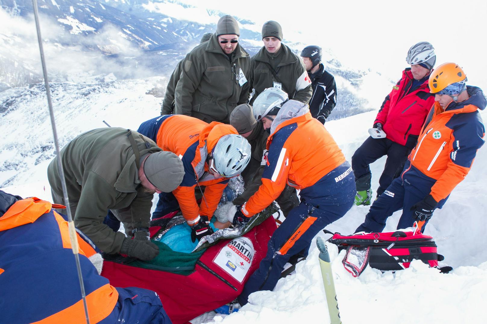 Gestürzter schlittert 400 Meter an Bergrettern vorbei