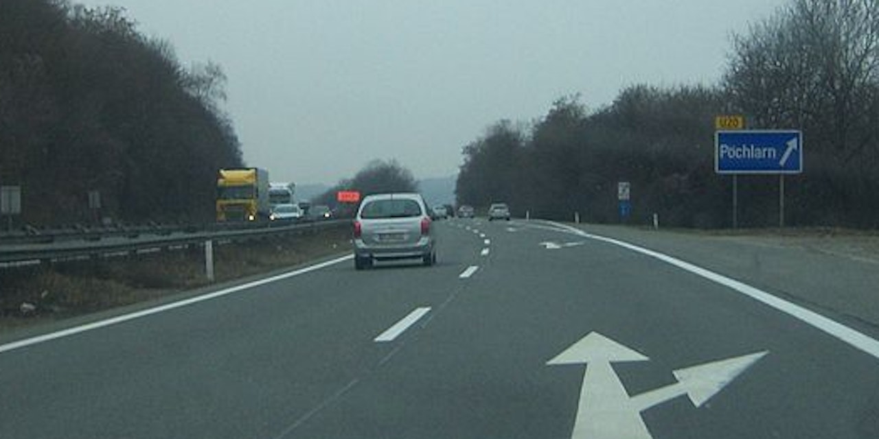 Trauriger Spitzenreiter Rekord Raser Mit 321 Kmh Erwischt Diese Bilder Gehen Viral - a6ybh3k