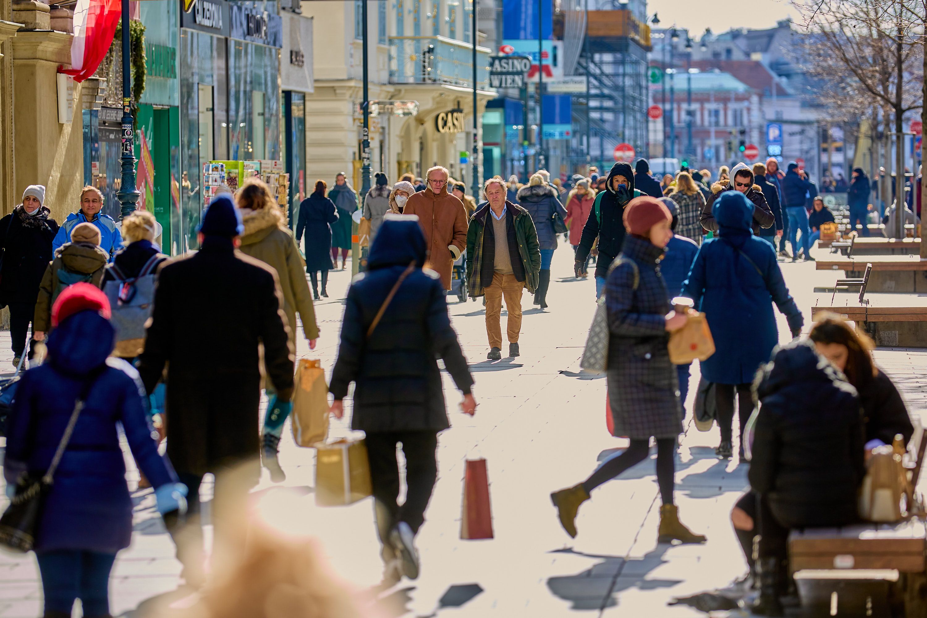 Die Wiener Kärntner Straße, Österreichs teuerste Einkaufsstraße, war in der ersten Woche nach dem Lockdown gut besucht